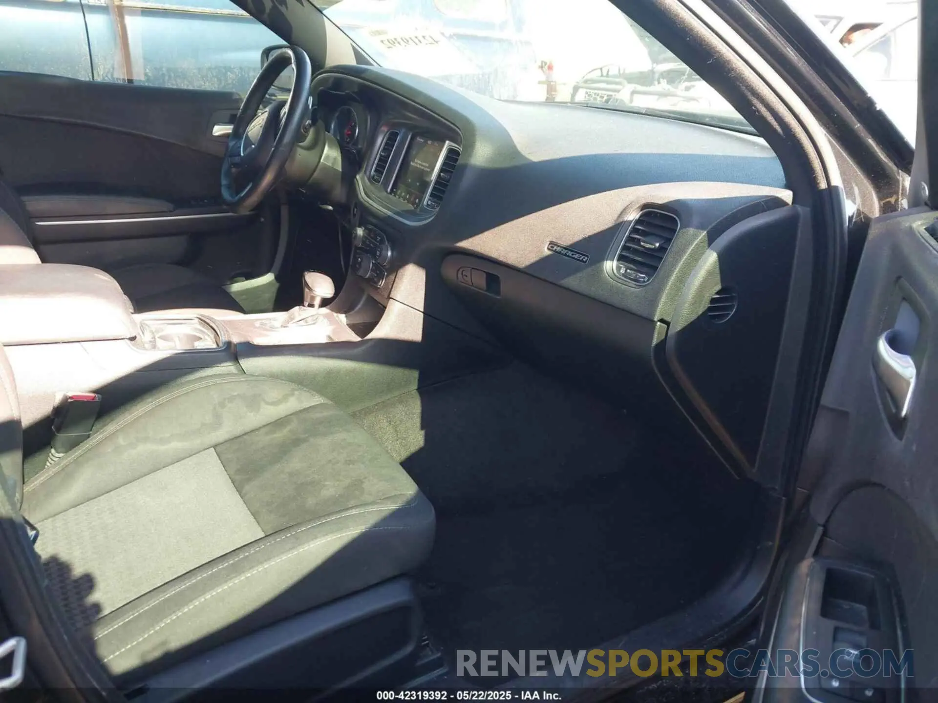 5 Photograph of a damaged car 2C3CDXHG3KH526489 DODGE CHARGER 2019