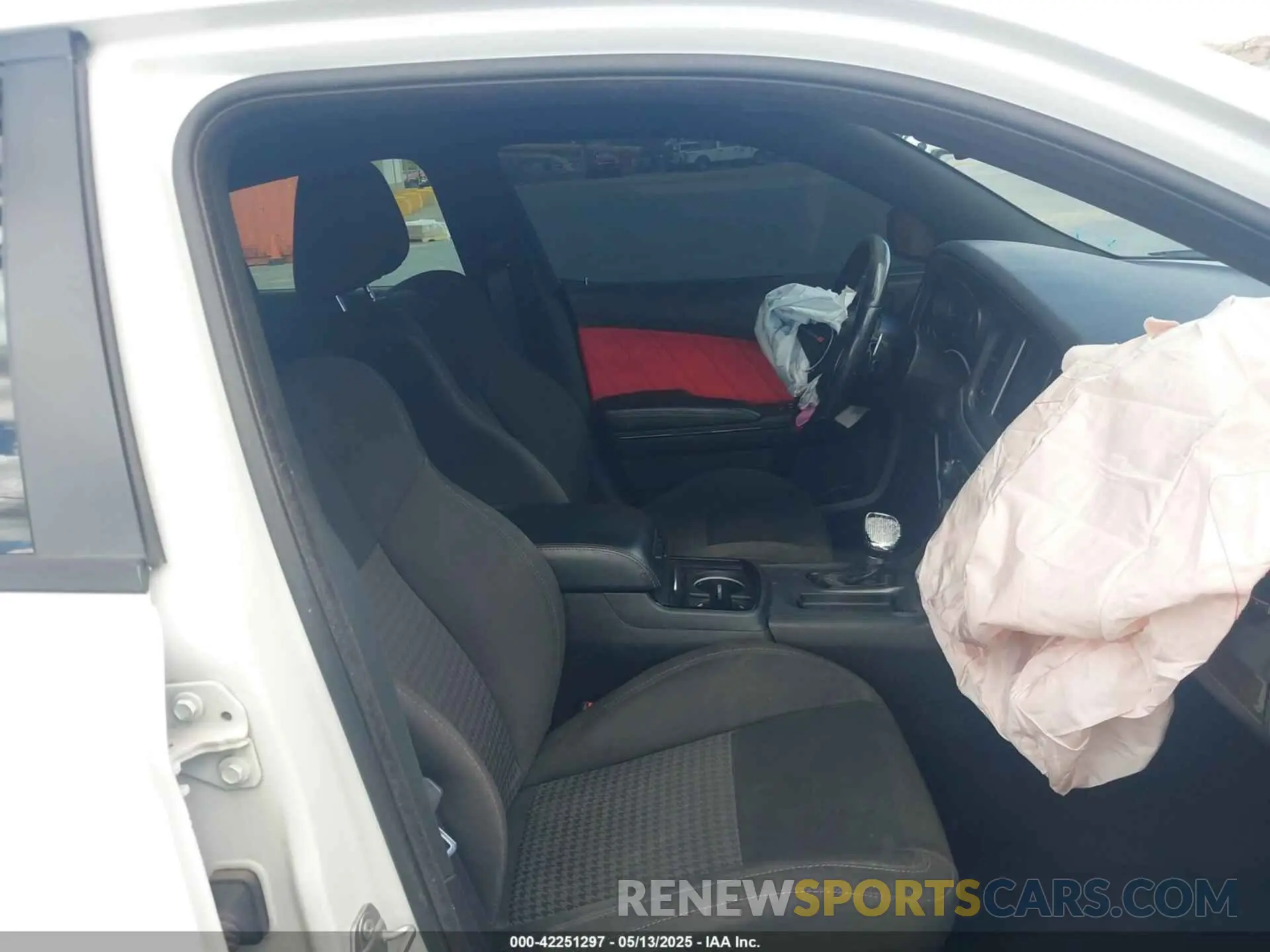 5 Photograph of a damaged car 2C3CDXHG4KH747003 DODGE CHARGER 2019