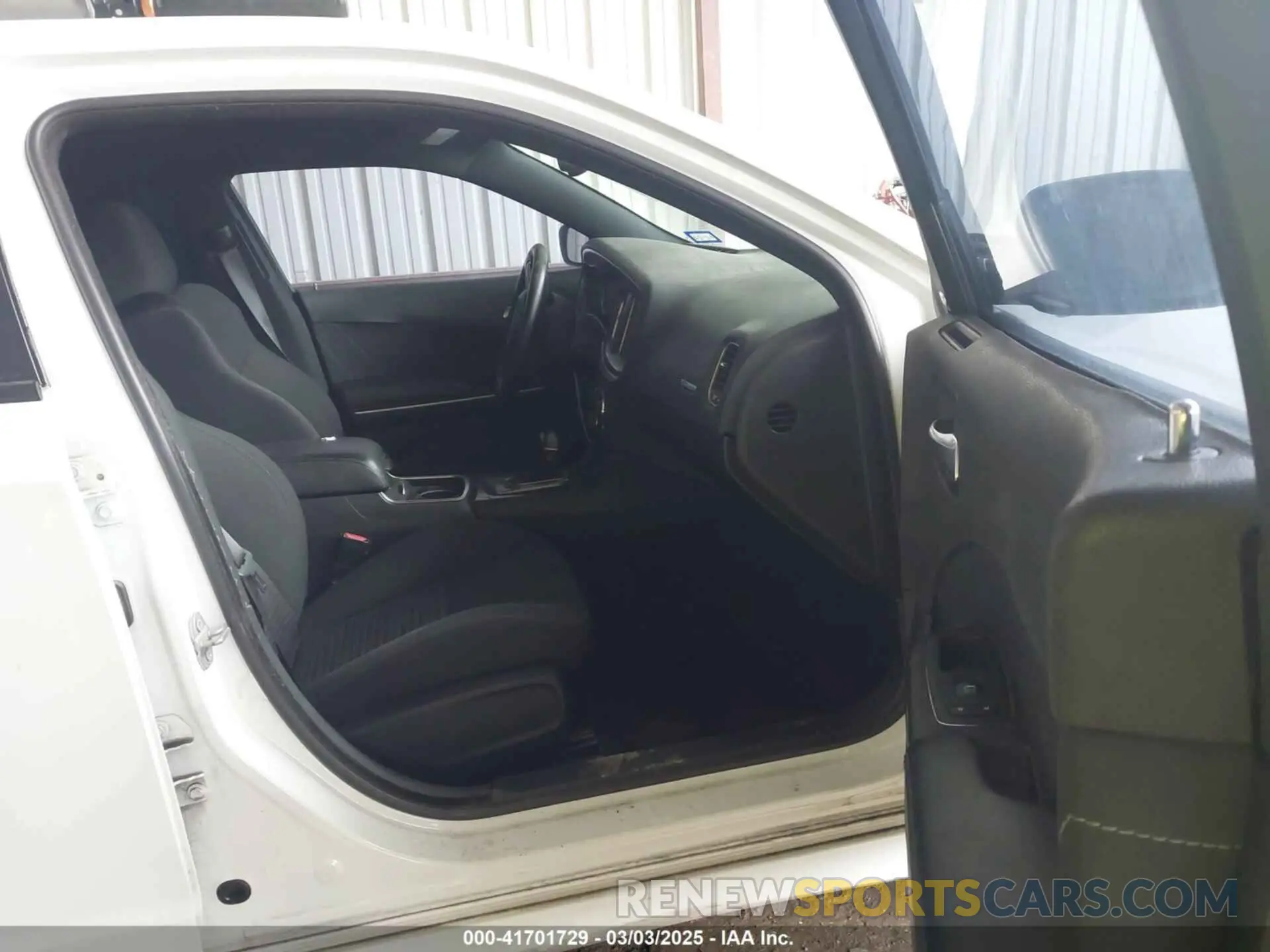 5 Photograph of a damaged car 2C3CDXHG6KH512506 DODGE CHARGER 2019