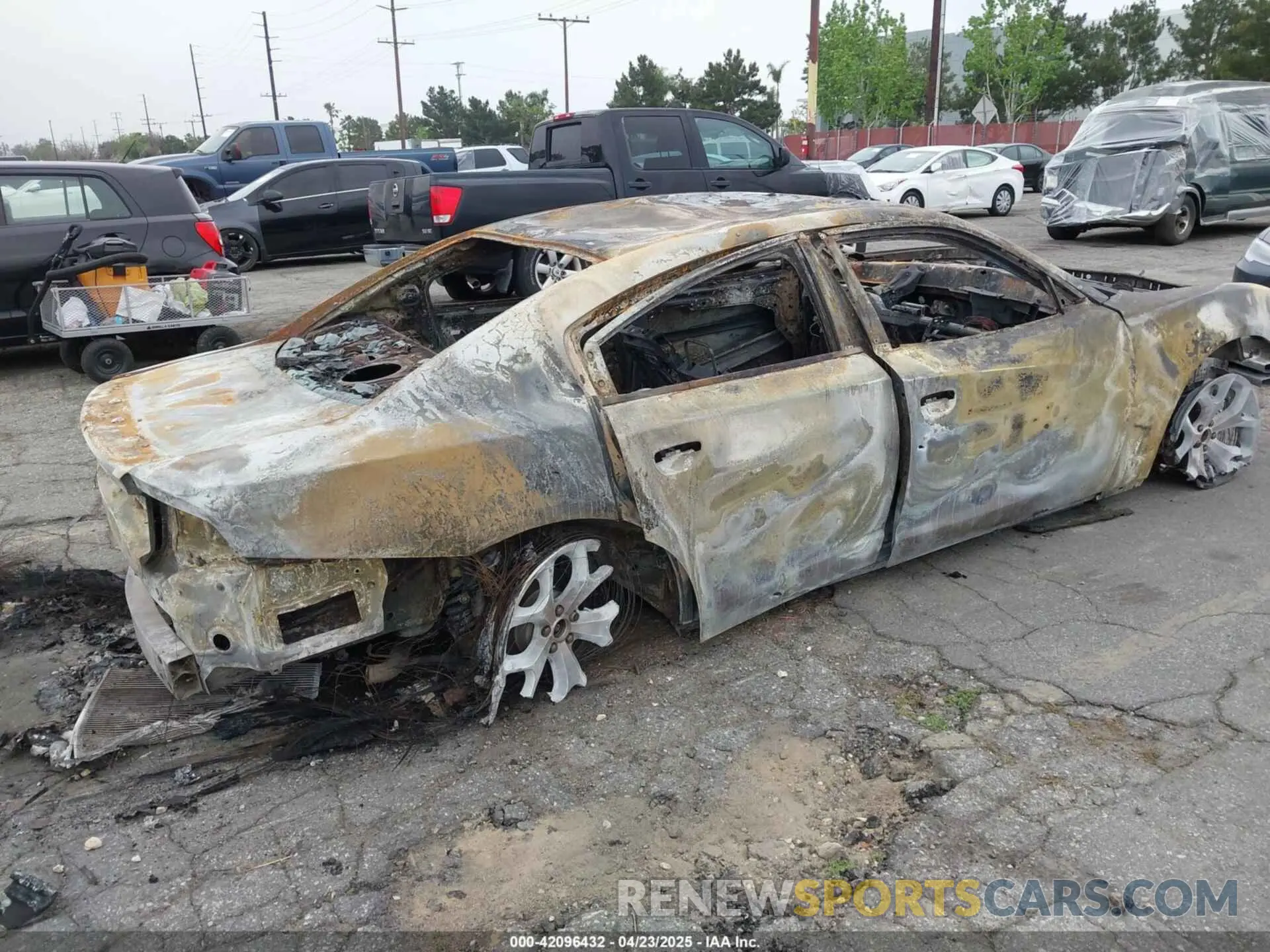 4 Photograph of a damaged car 2C3CDXHG6KH673647 DODGE CHARGER 2019