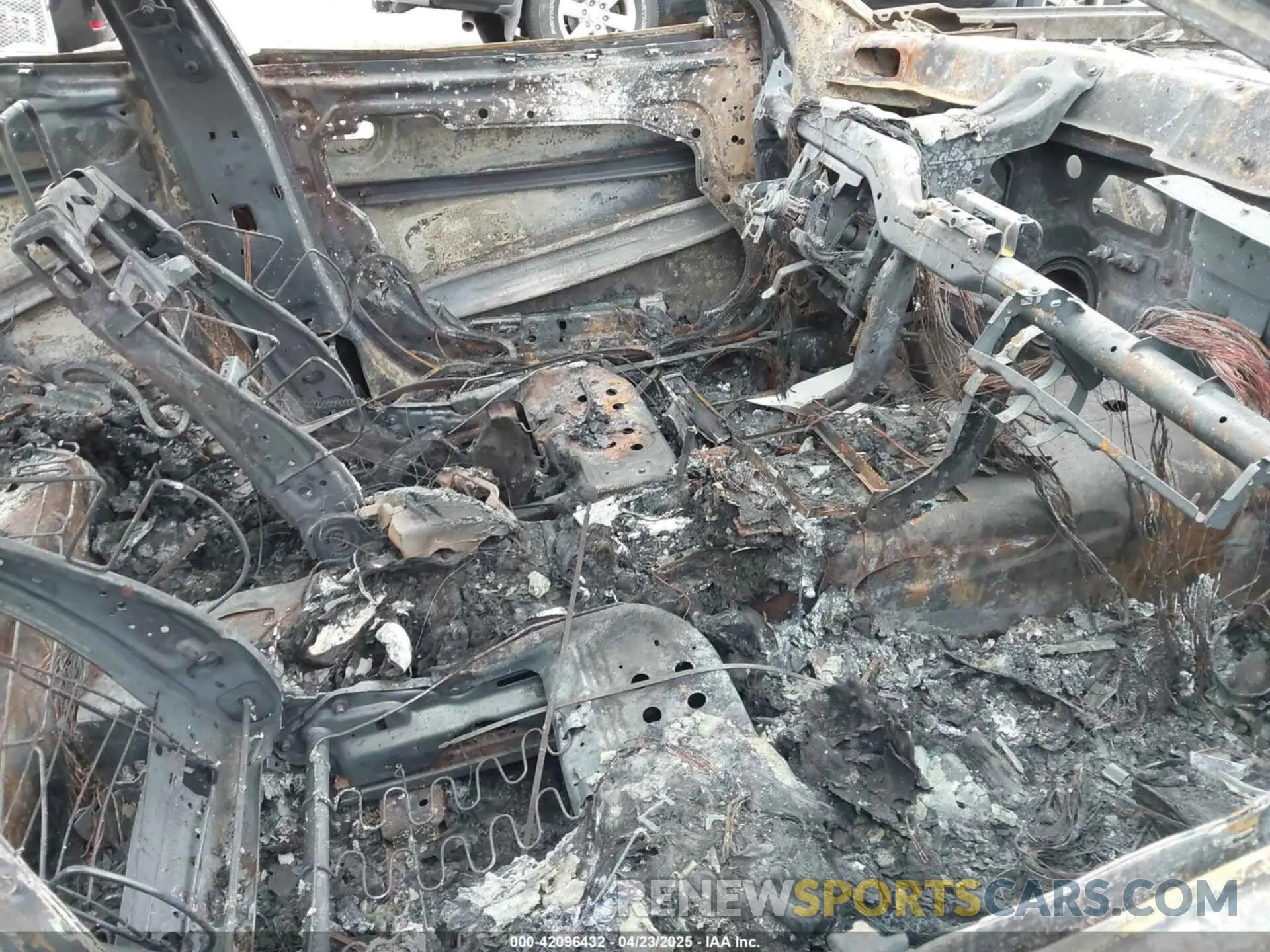 5 Photograph of a damaged car 2C3CDXHG6KH673647 DODGE CHARGER 2019