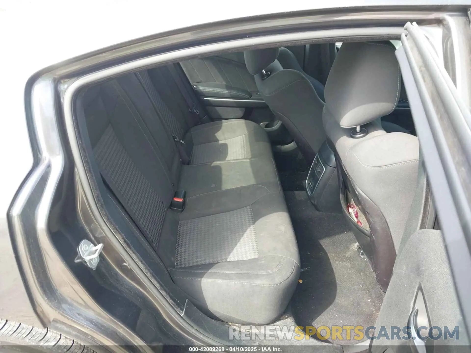 8 Photograph of a damaged car 2C3CDXHG8KH677988 DODGE CHARGER 2019