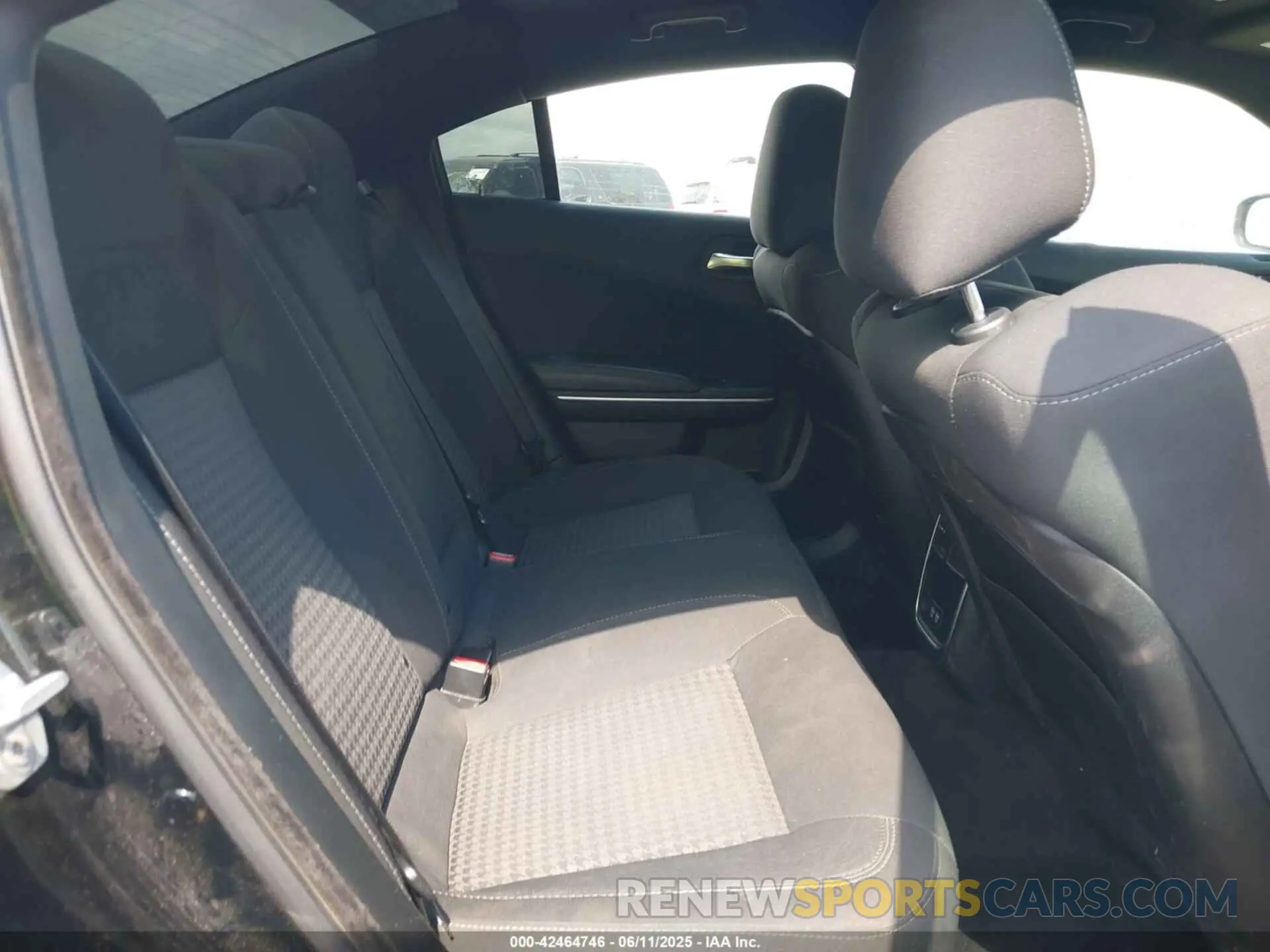 8 Photograph of a damaged car 2C3CDXHG9KH527193 DODGE CHARGER 2019