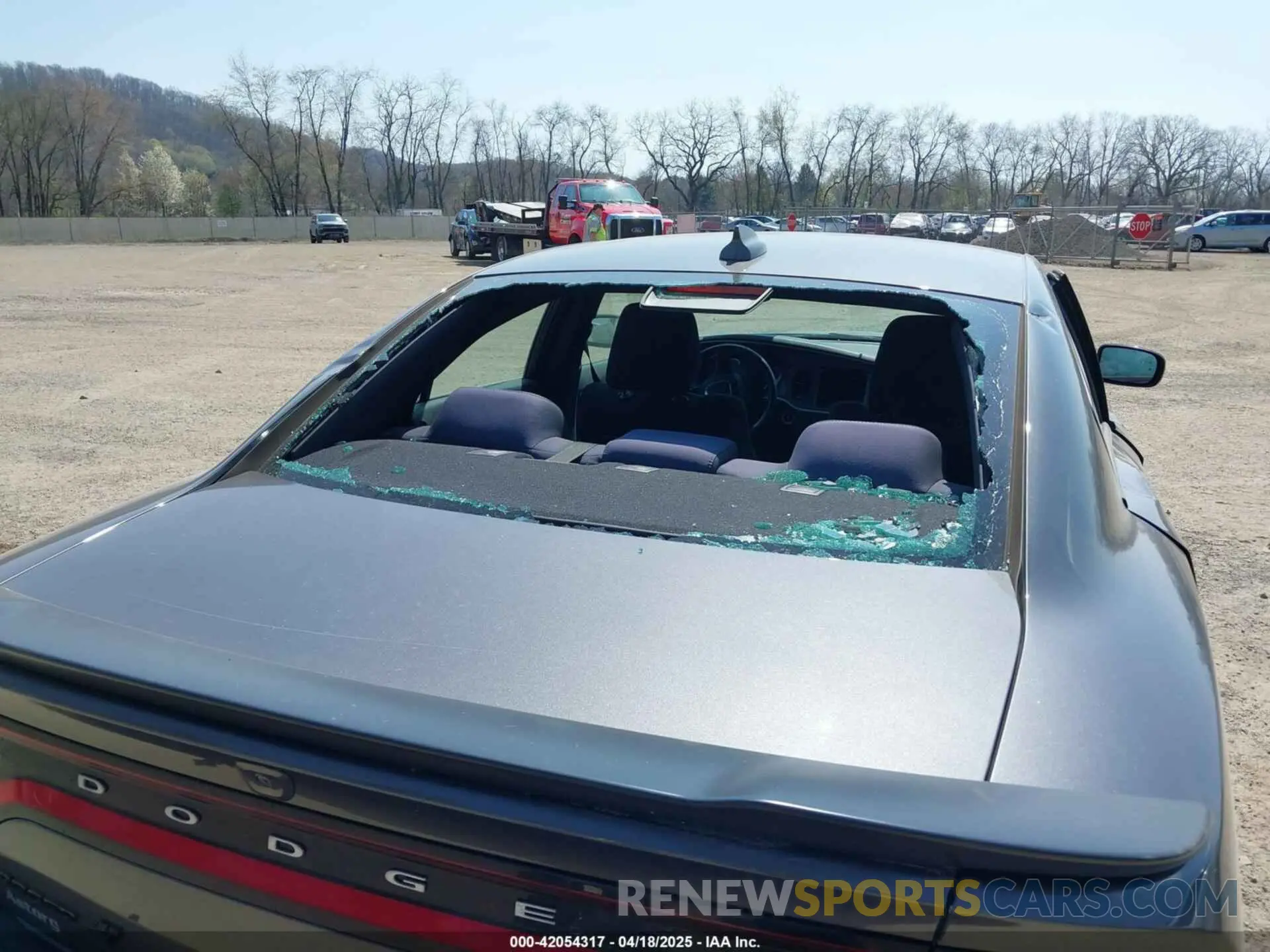18 Photograph of a damaged car 2C3CDXJG0KH550517 DODGE CHARGER 2019