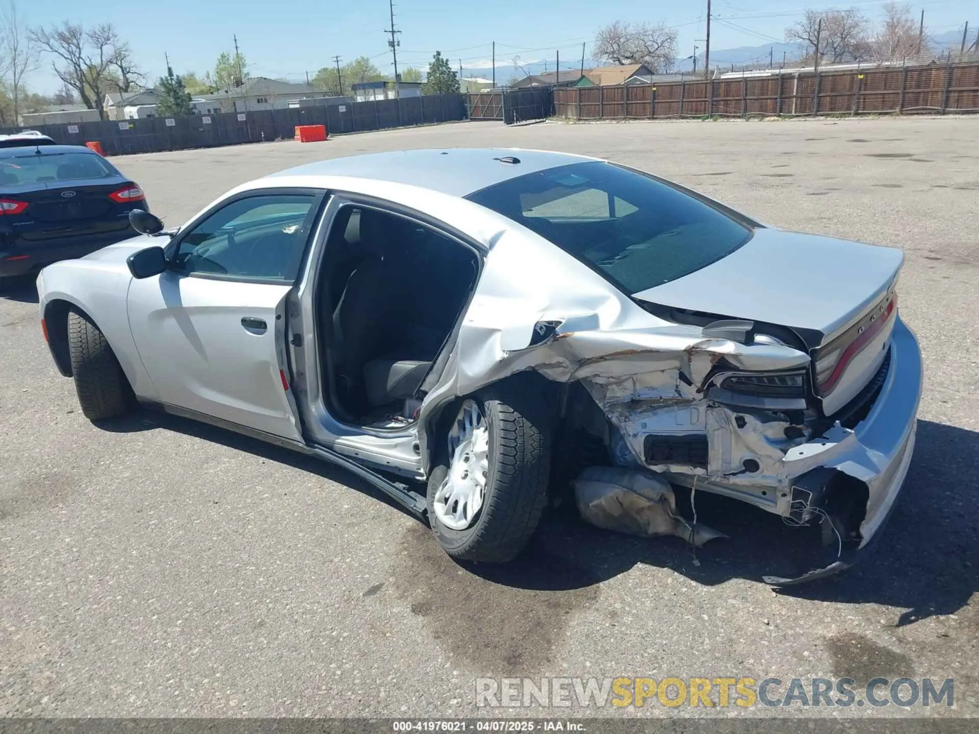 3 Фотография поврежденного автомобиля 2C3CDXKT4KH647831 DODGE CHARGER 2019