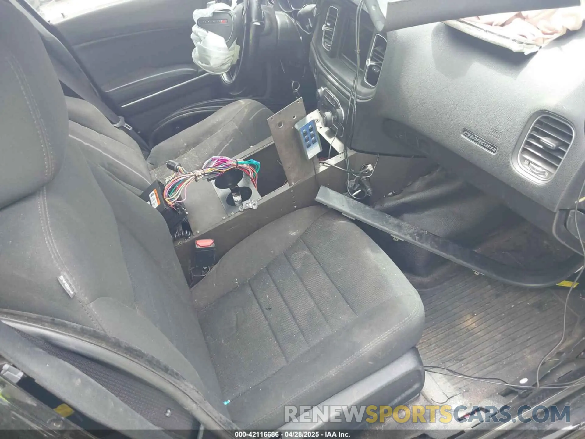 5 Фотография поврежденного автомобиля 2C3CDXKT5KH743080 DODGE CHARGER 2019