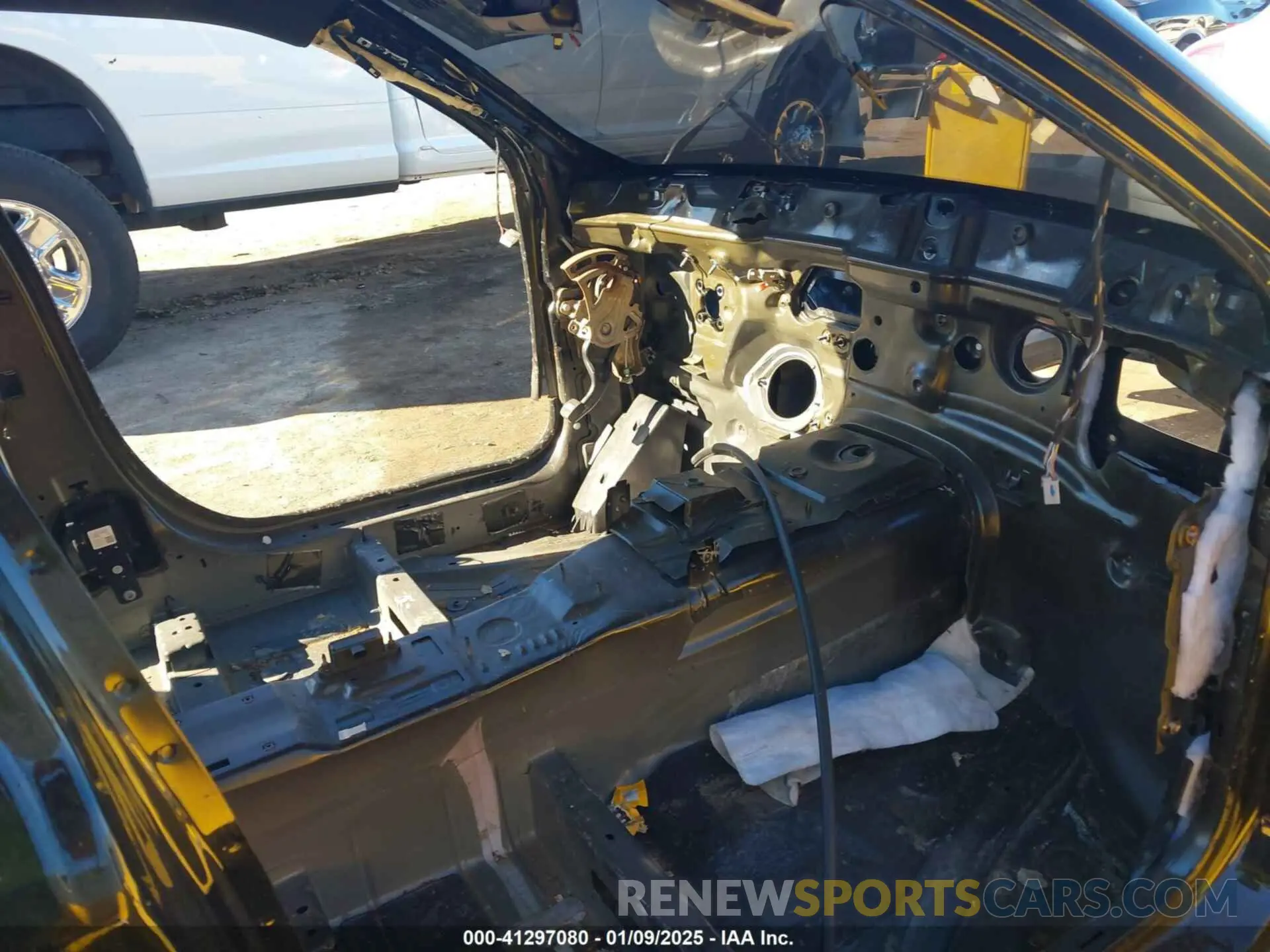5 Photograph of a damaged car 2C3CDXGJ1LH160546 DODGE CHARGER 2020