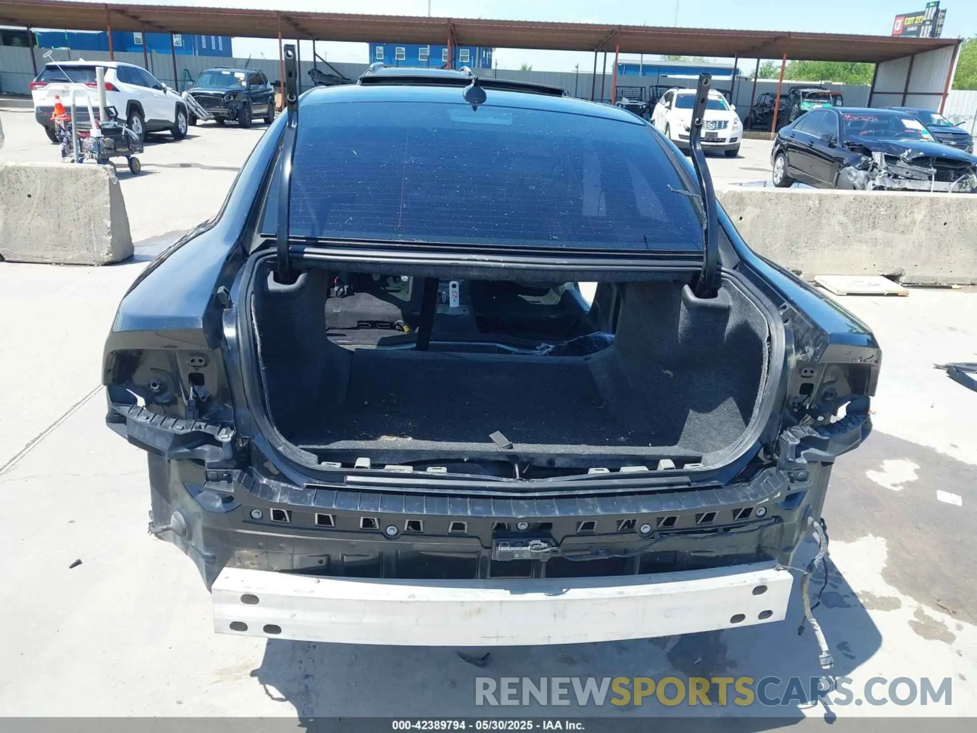 17 Photograph of a damaged car 2C3CDXGJ1LH237514 DODGE CHARGER 2020