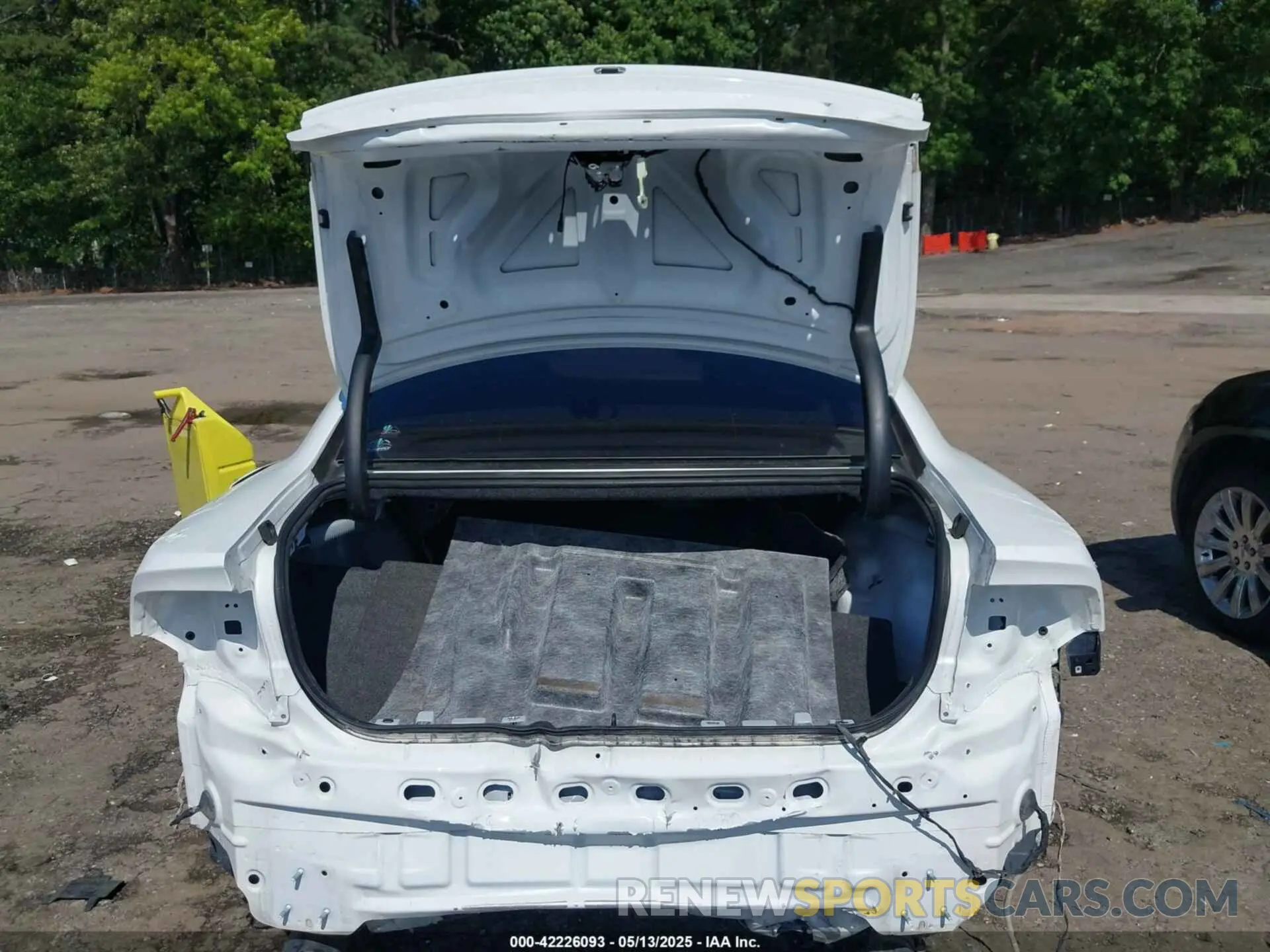 17 Photograph of a damaged car 2C3CDXCT0MH506742 DODGE CHARGER 2021