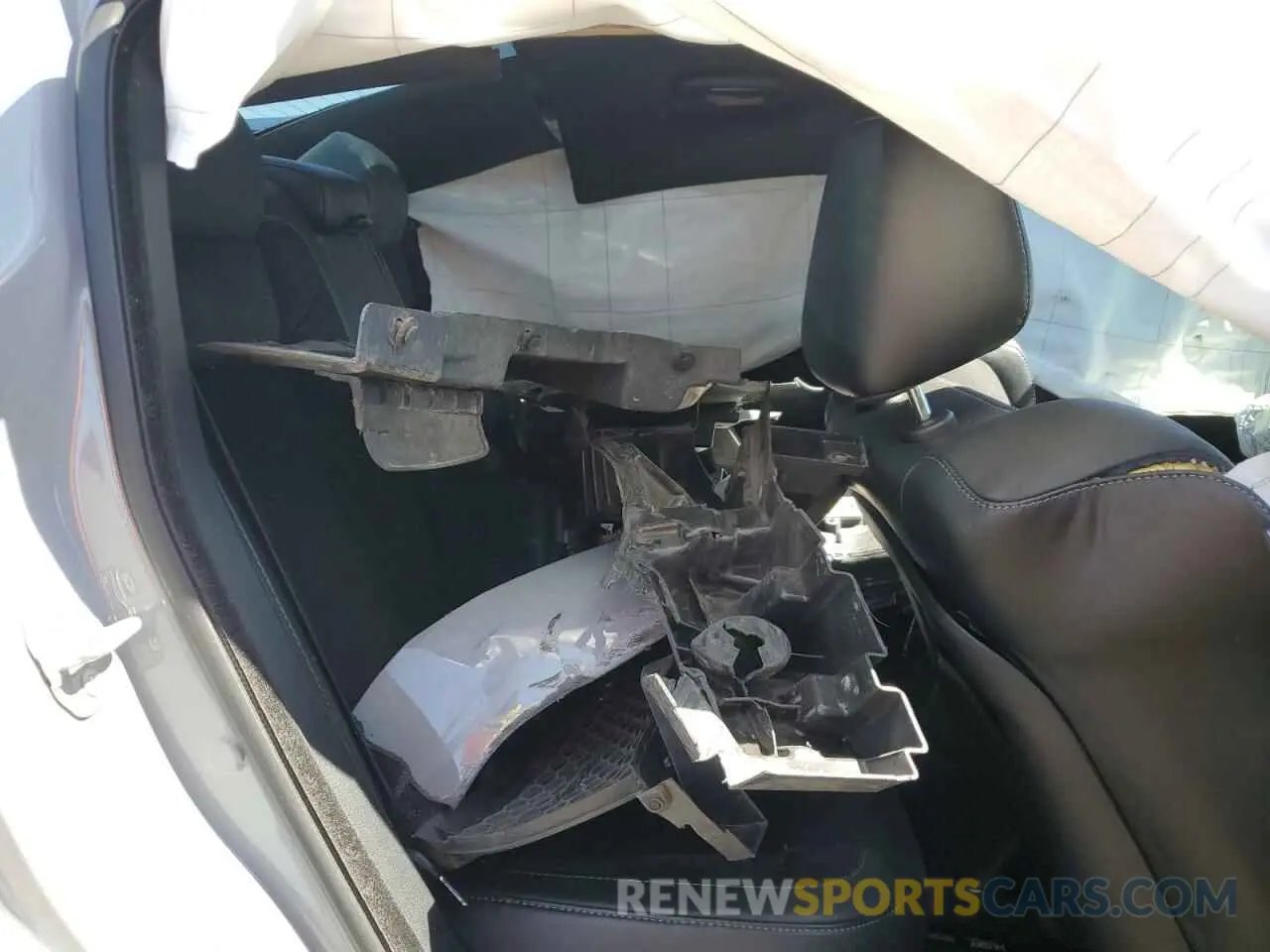 10 Photograph of a damaged car 2C3CDXCT8MH674936 DODGE CHARGER 2021