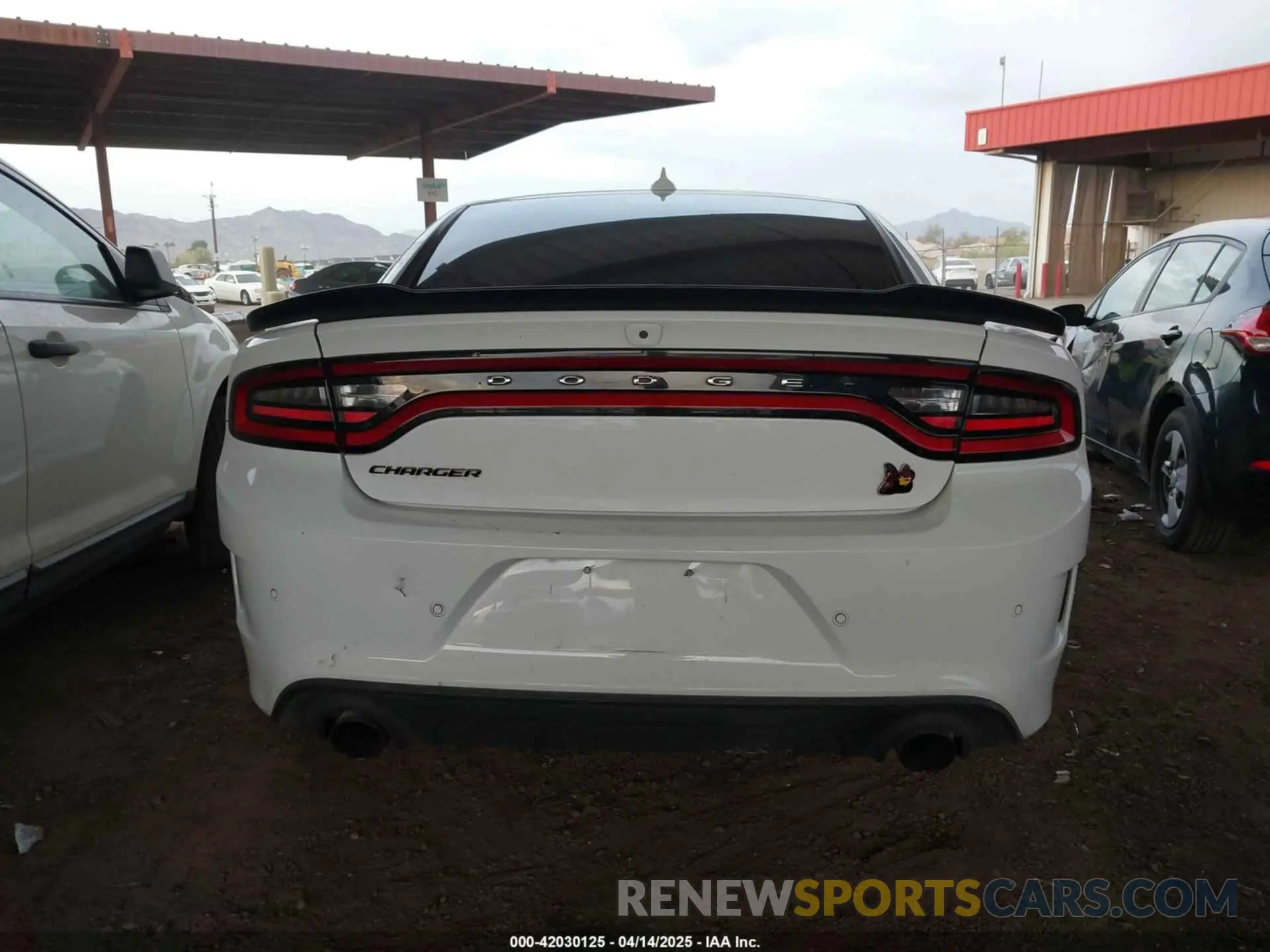 16 Photograph of a damaged car 2C3CDXGJ5MH542015 DODGE CHARGER 2021
