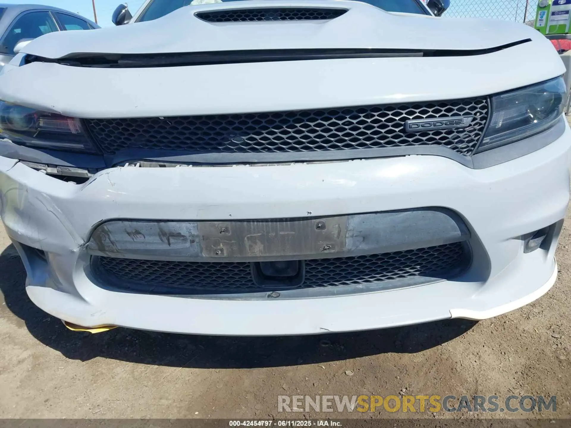 18 Photograph of a damaged car 2C3CDXHG1MH639537 DODGE CHARGER 2021