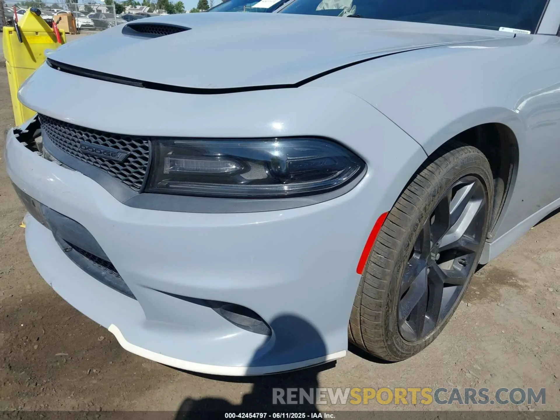 19 Photograph of a damaged car 2C3CDXHG1MH639537 DODGE CHARGER 2021