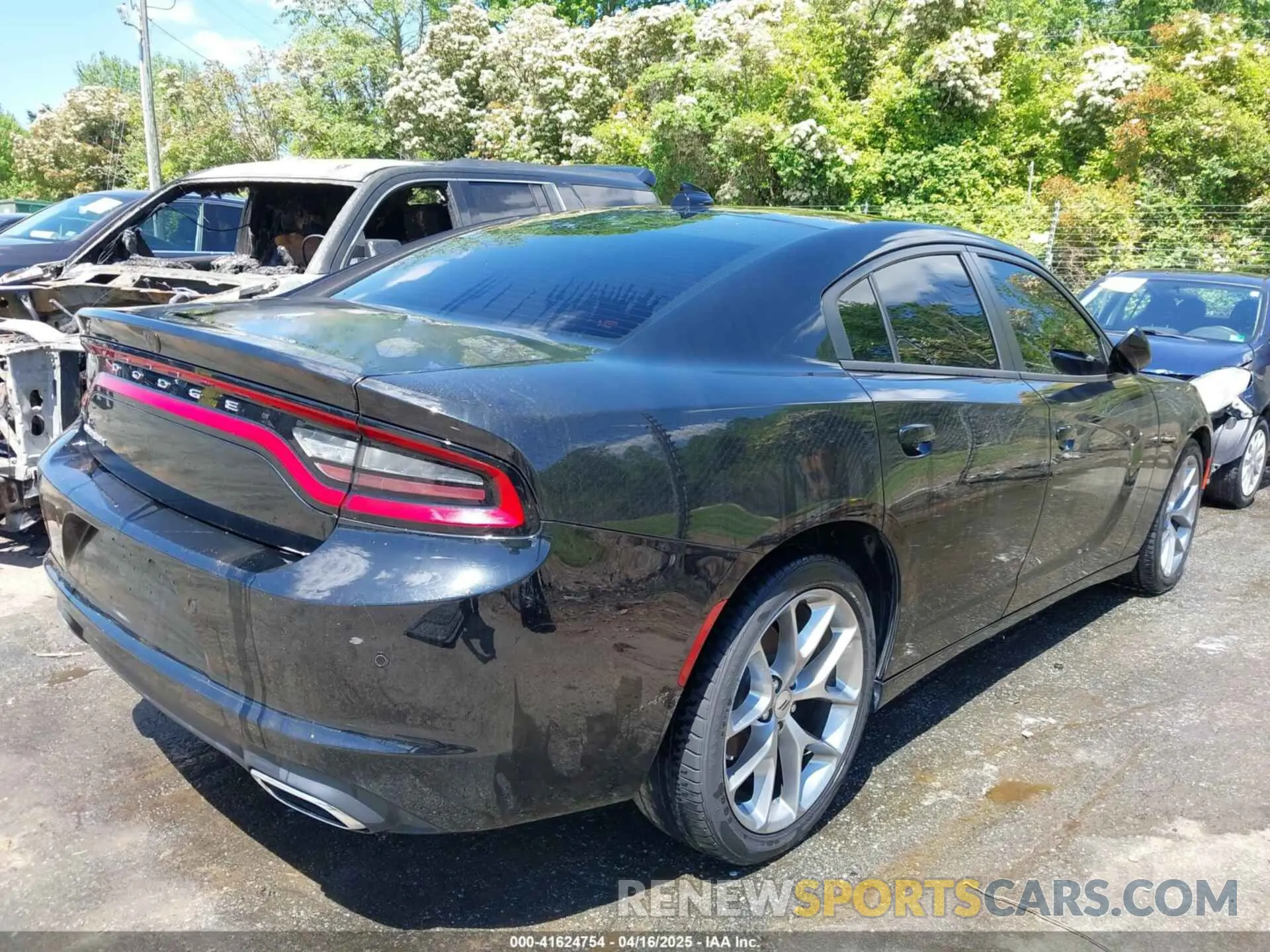 4 Photograph of a damaged car 2C3CDXBG2NH243580 DODGE CHARGER 2022