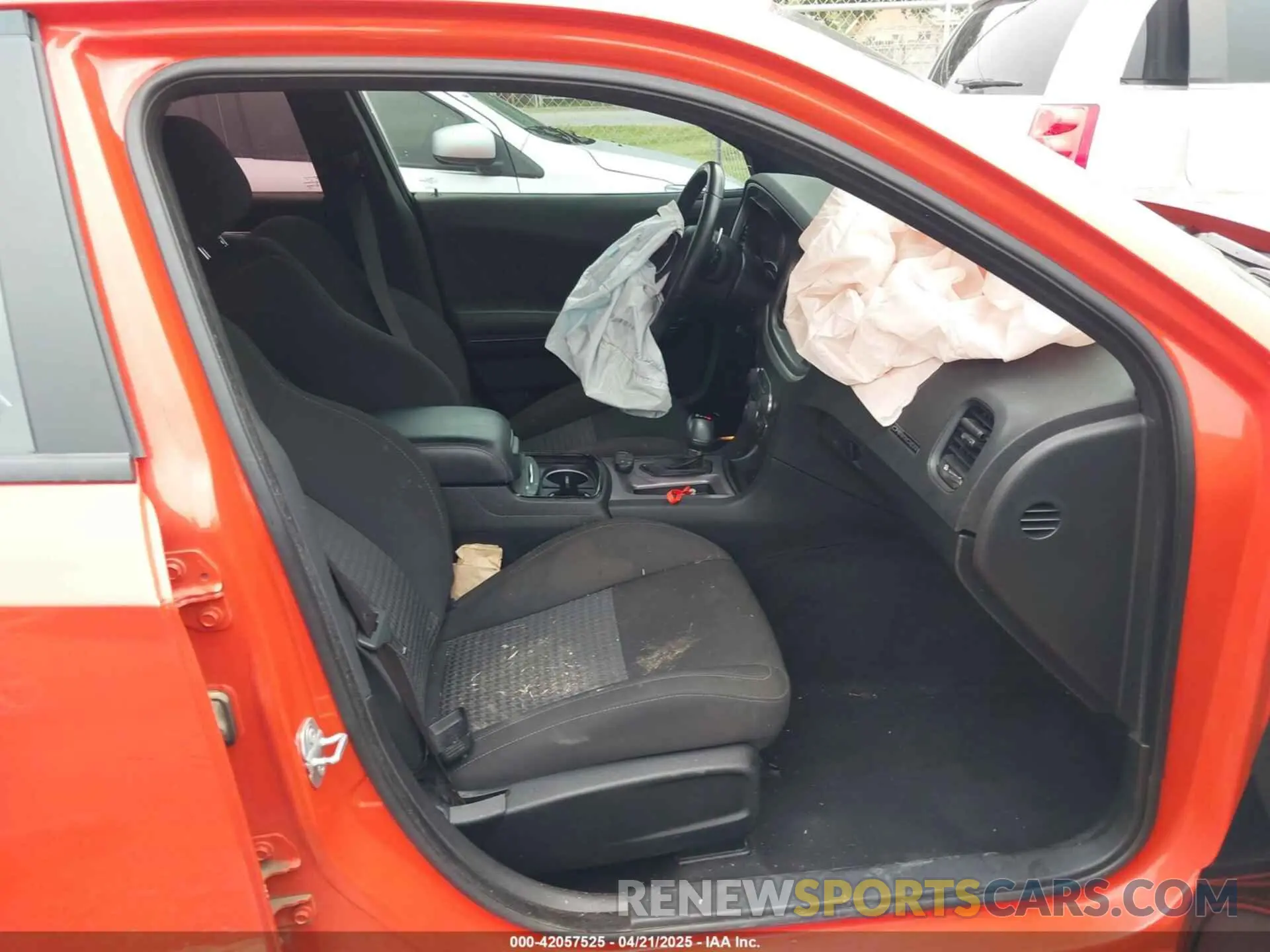 5 Photograph of a damaged car 2C3CDXCT1NH169757 DODGE CHARGER 2022