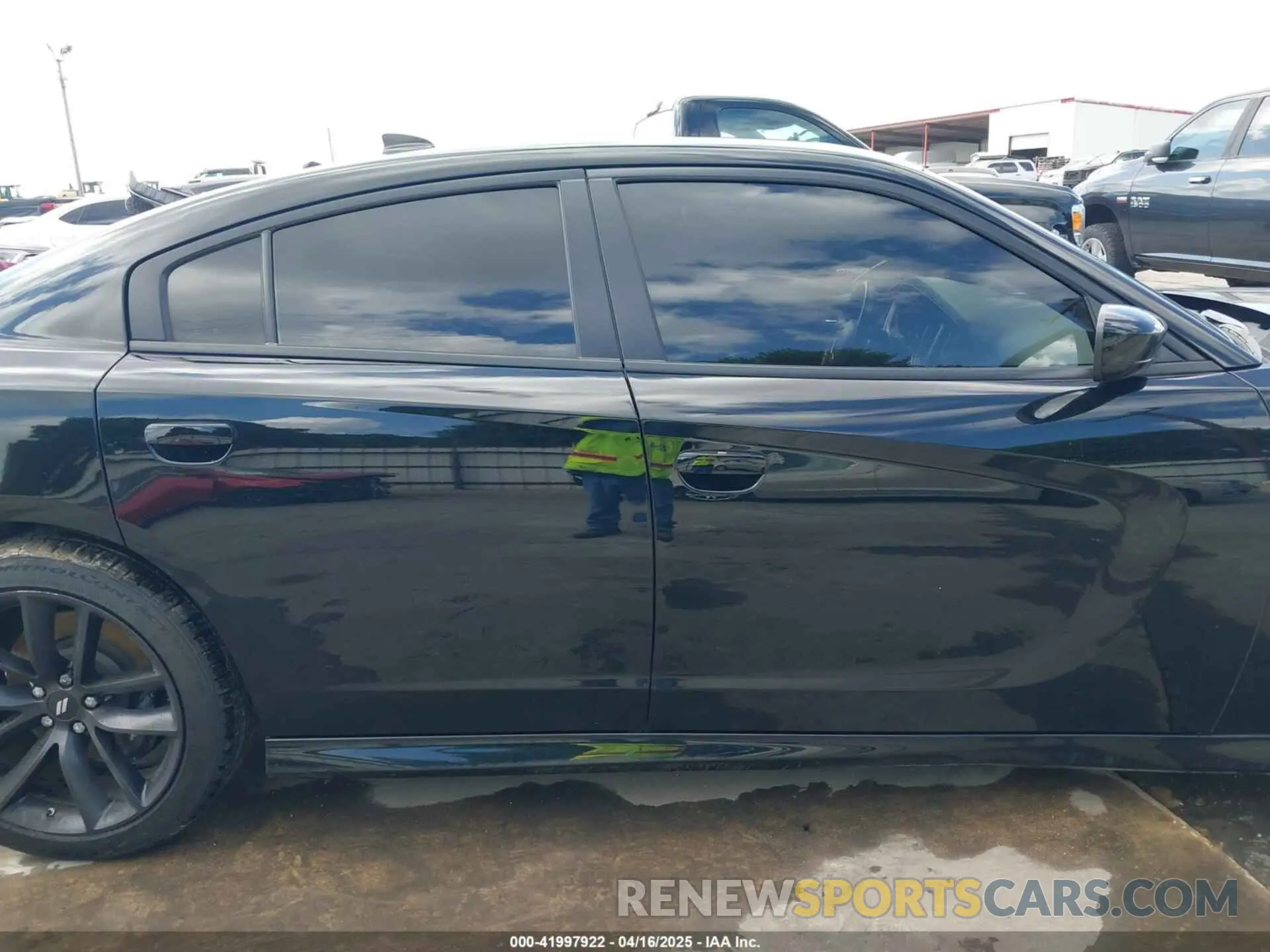 14 Photograph of a damaged car 2C3CDXCT3NH240215 DODGE CHARGER 2022