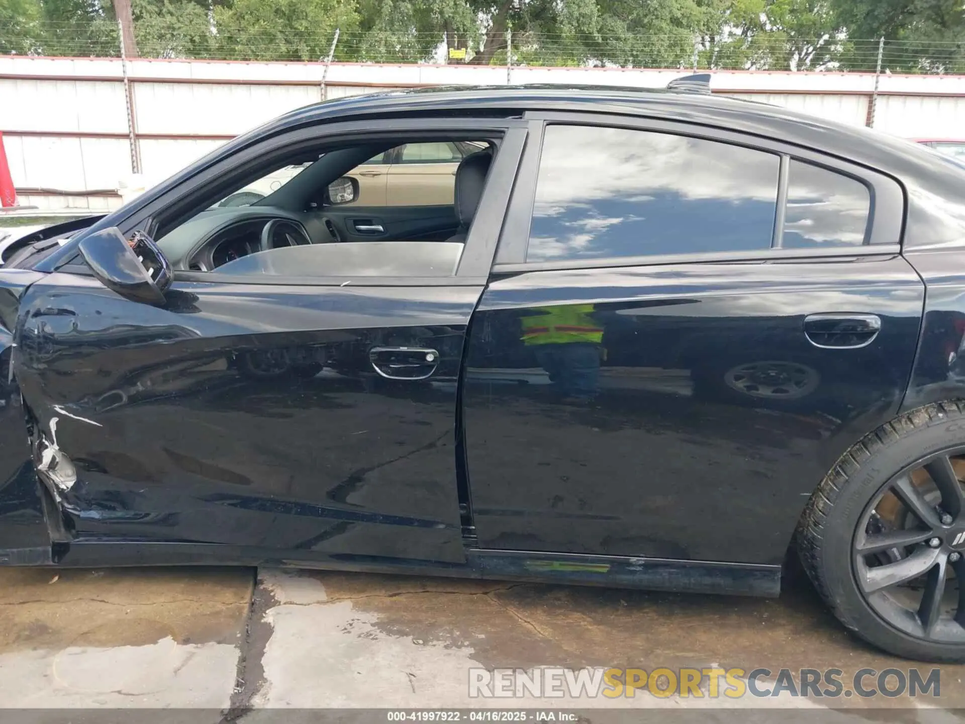 15 Photograph of a damaged car 2C3CDXCT3NH240215 DODGE CHARGER 2022