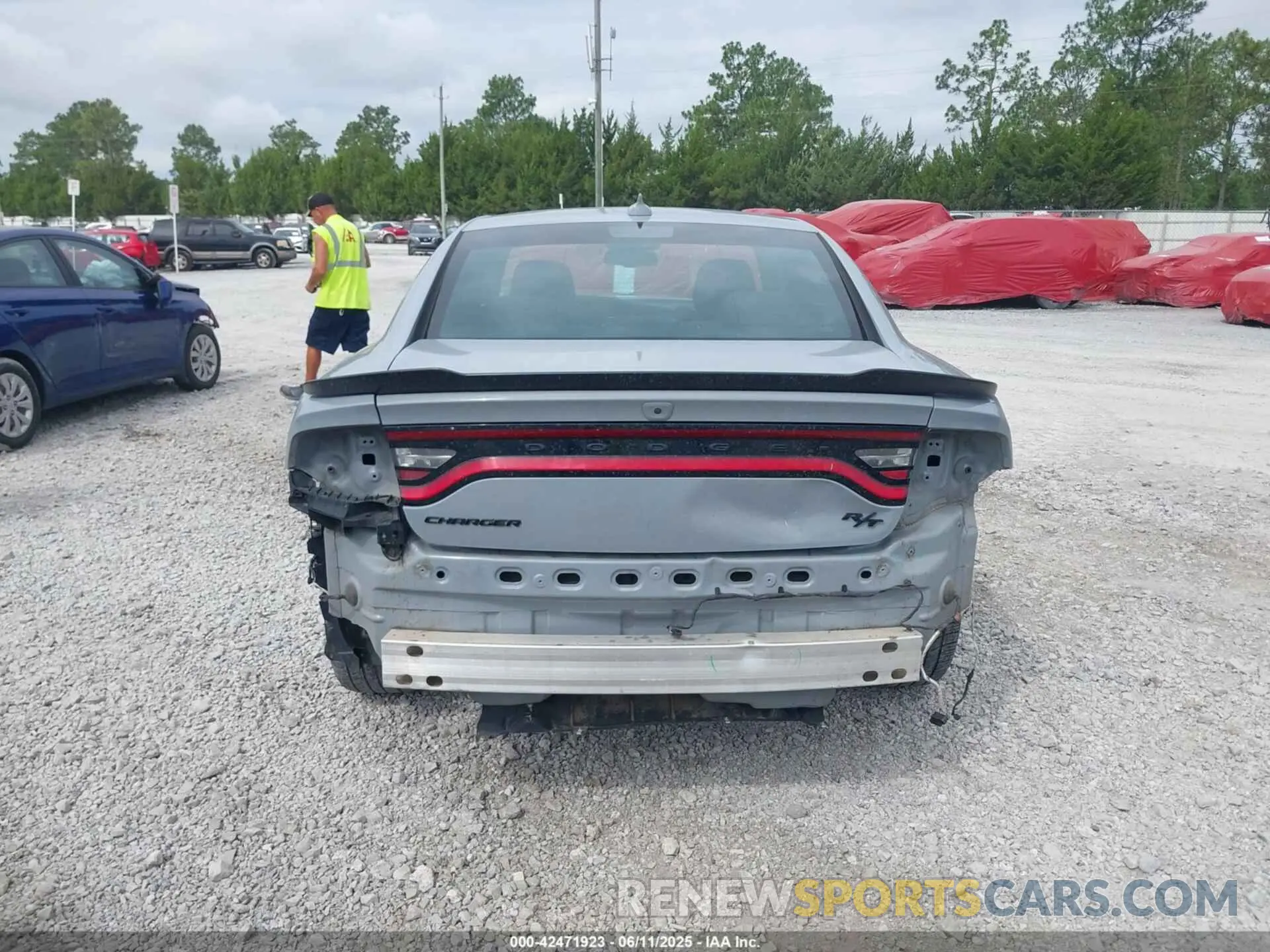 17 Photograph of a damaged car 2C3CDXCTXNH240387 DODGE CHARGER 2022