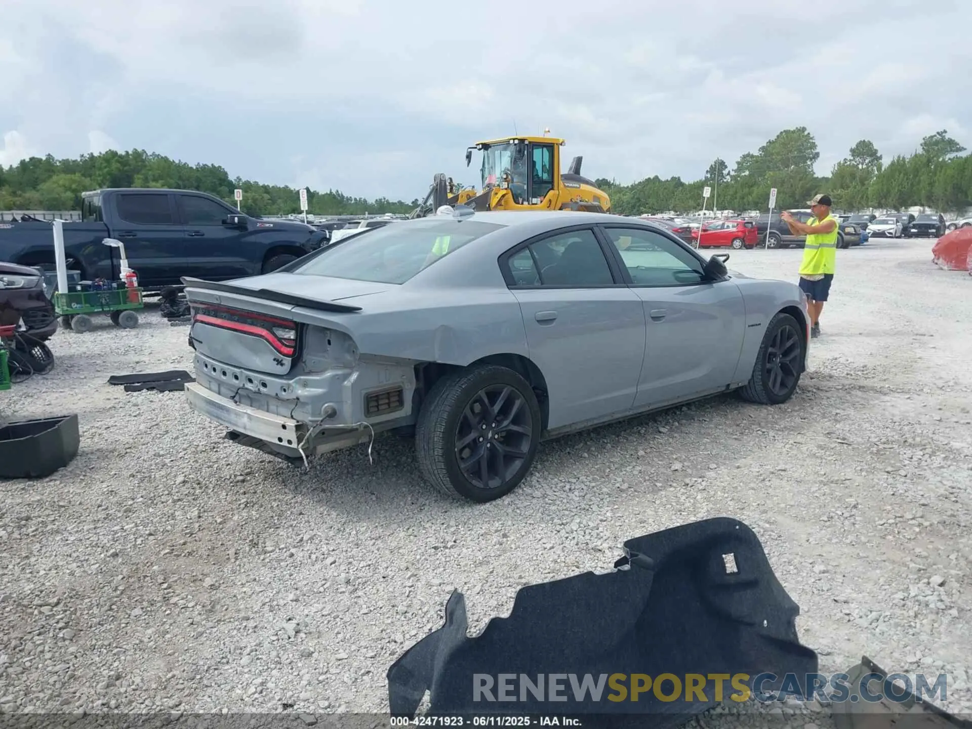 4 Photograph of a damaged car 2C3CDXCTXNH240387 DODGE CHARGER 2022