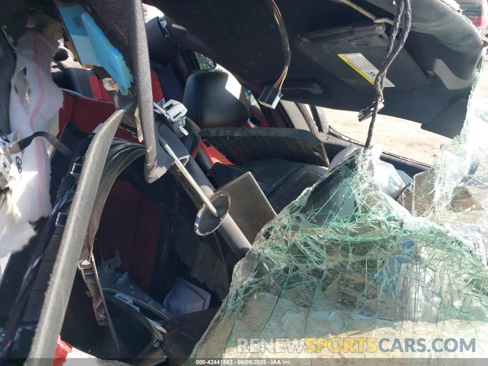 5 Photograph of a damaged car 2C3CDXGJXNH199560 DODGE CHARGER 2022