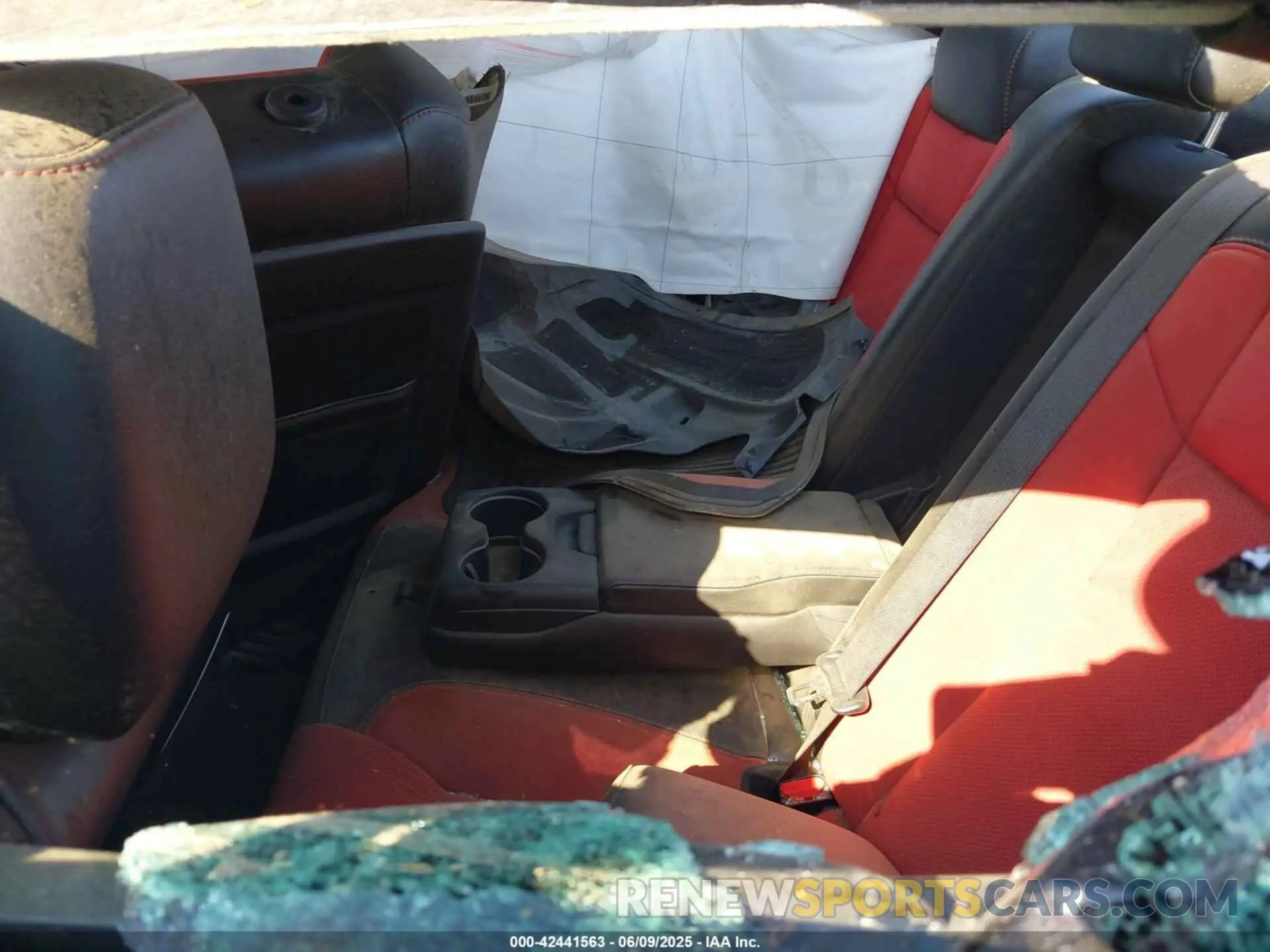 8 Photograph of a damaged car 2C3CDXGJXNH199560 DODGE CHARGER 2022