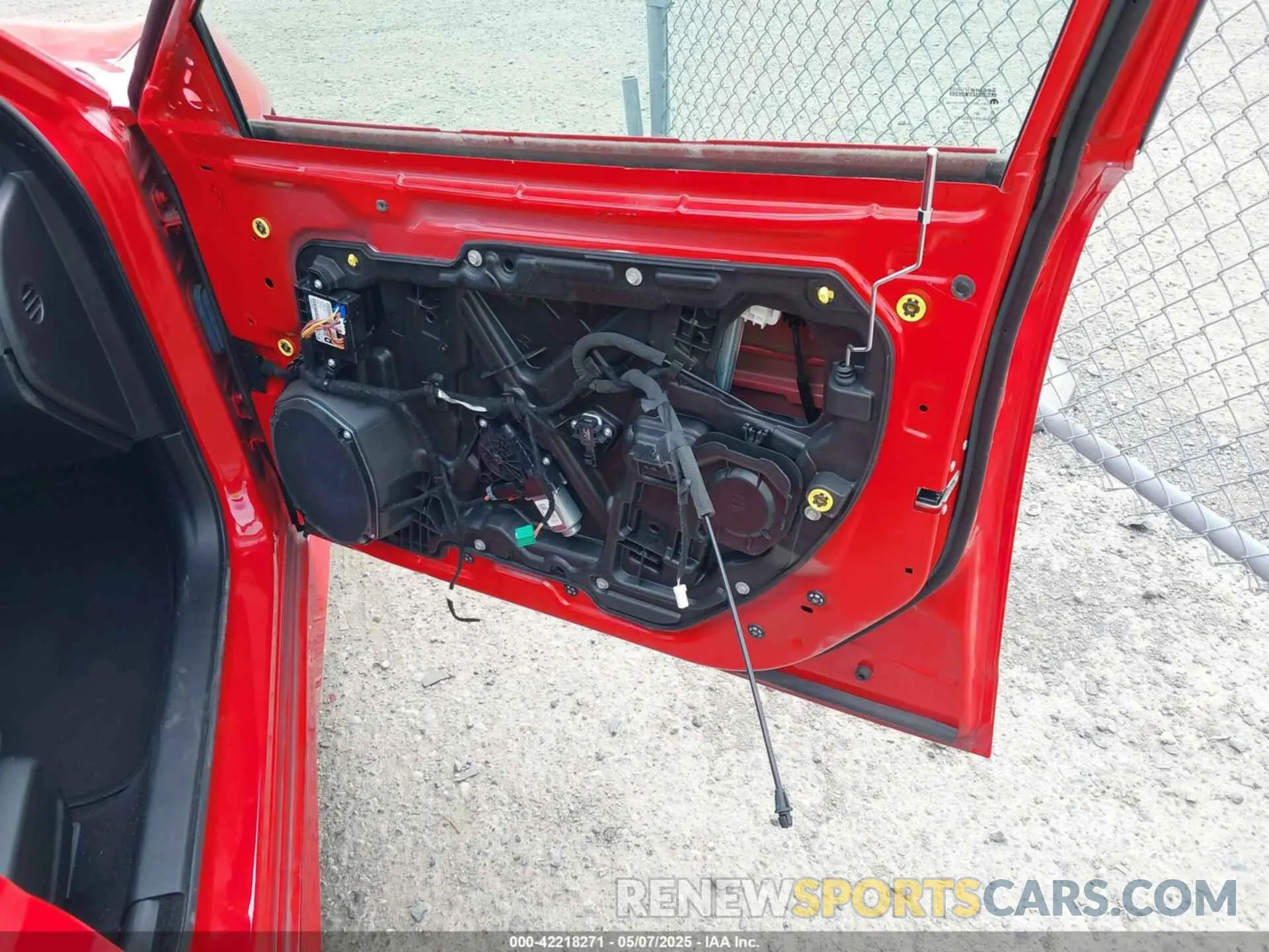 18 Photograph of a damaged car 2C3CDXHG4NH166072 DODGE CHARGER 2022