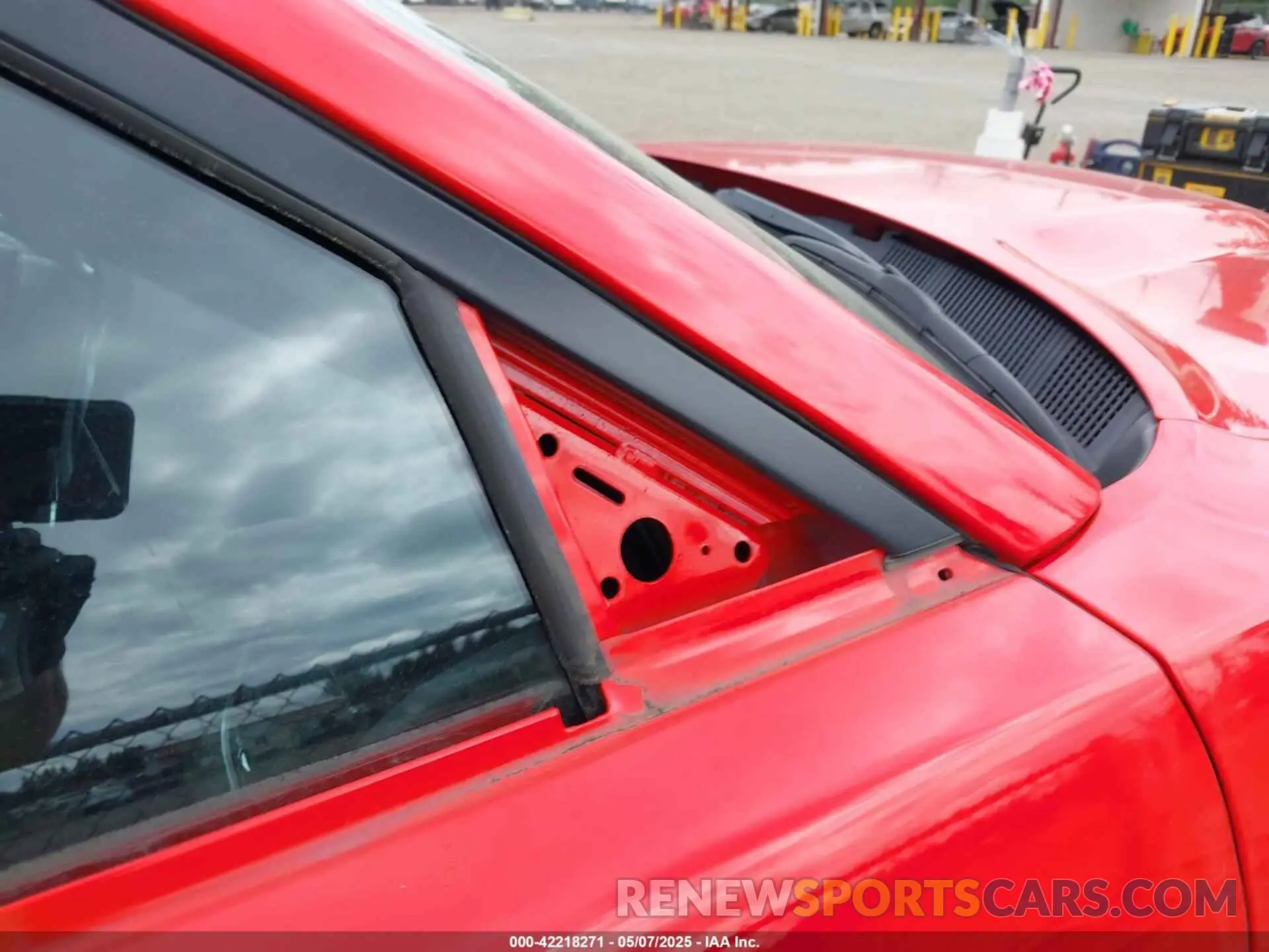 19 Photograph of a damaged car 2C3CDXHG4NH166072 DODGE CHARGER 2022