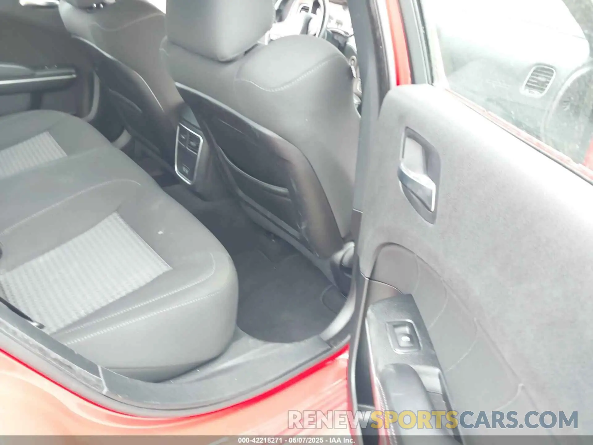 8 Photograph of a damaged car 2C3CDXHG4NH166072 DODGE CHARGER 2022