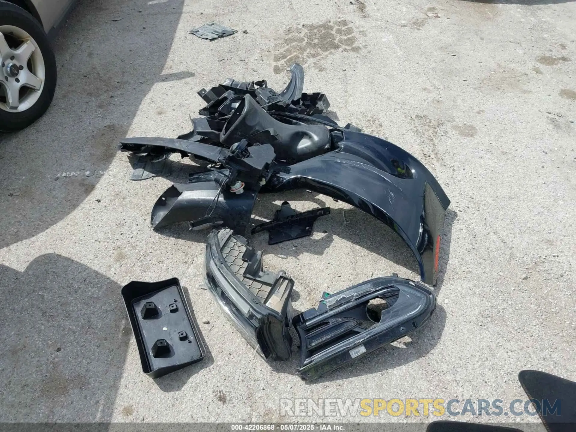 12 Photograph of a damaged car 2C3CDXHG7NH148472 DODGE CHARGER 2022