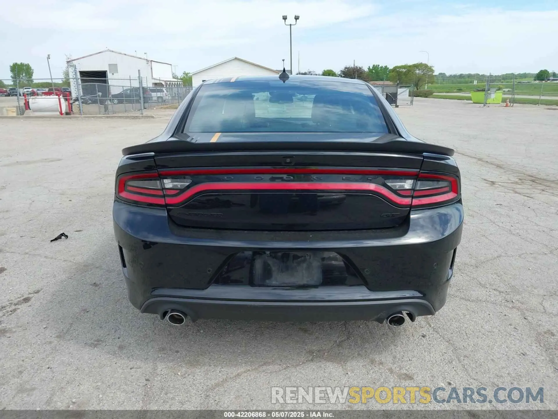 17 Photograph of a damaged car 2C3CDXHG7NH148472 DODGE CHARGER 2022