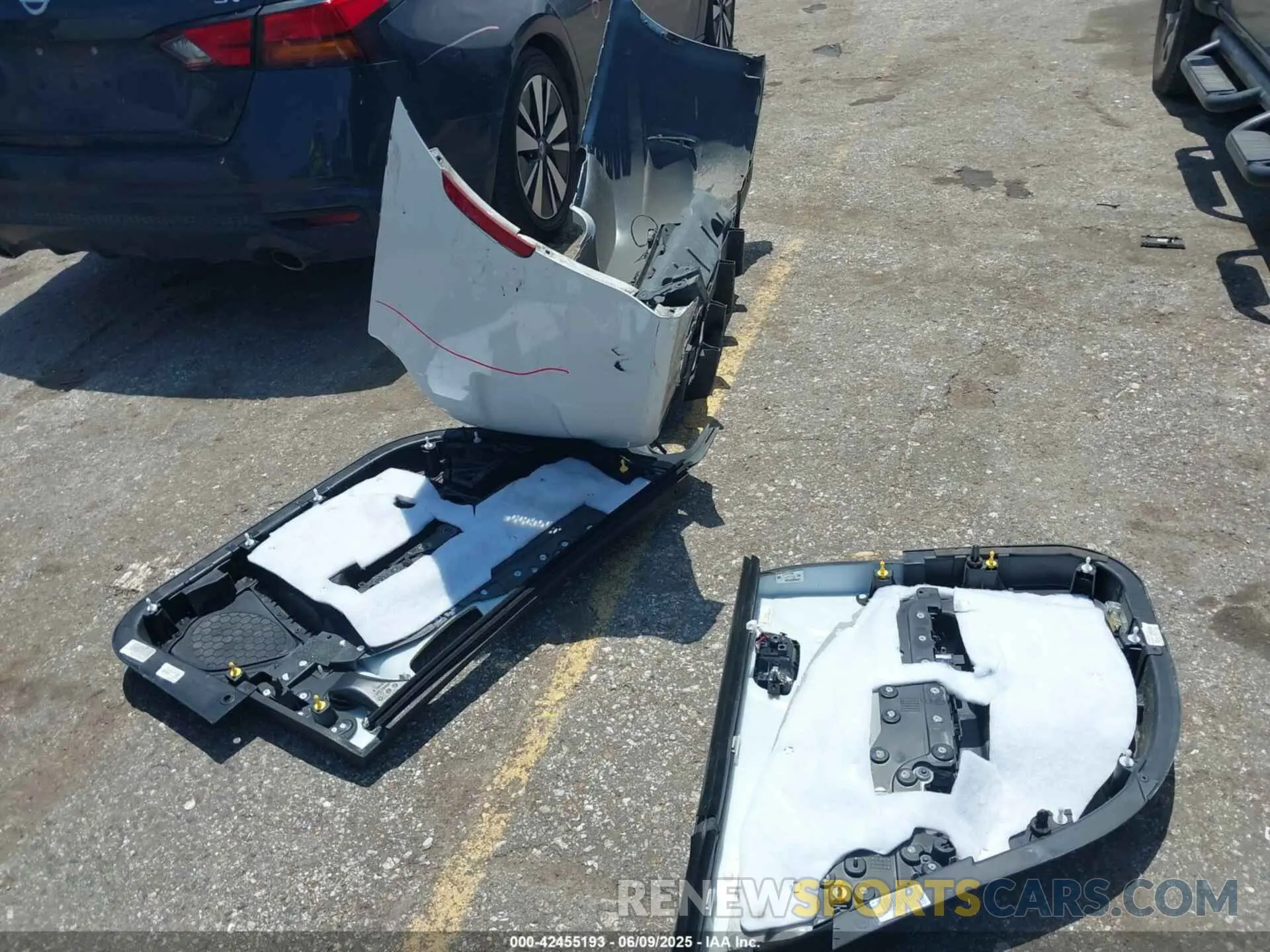 12 Photograph of a damaged car 2C3CDXHG7NH189975 DODGE CHARGER 2022
