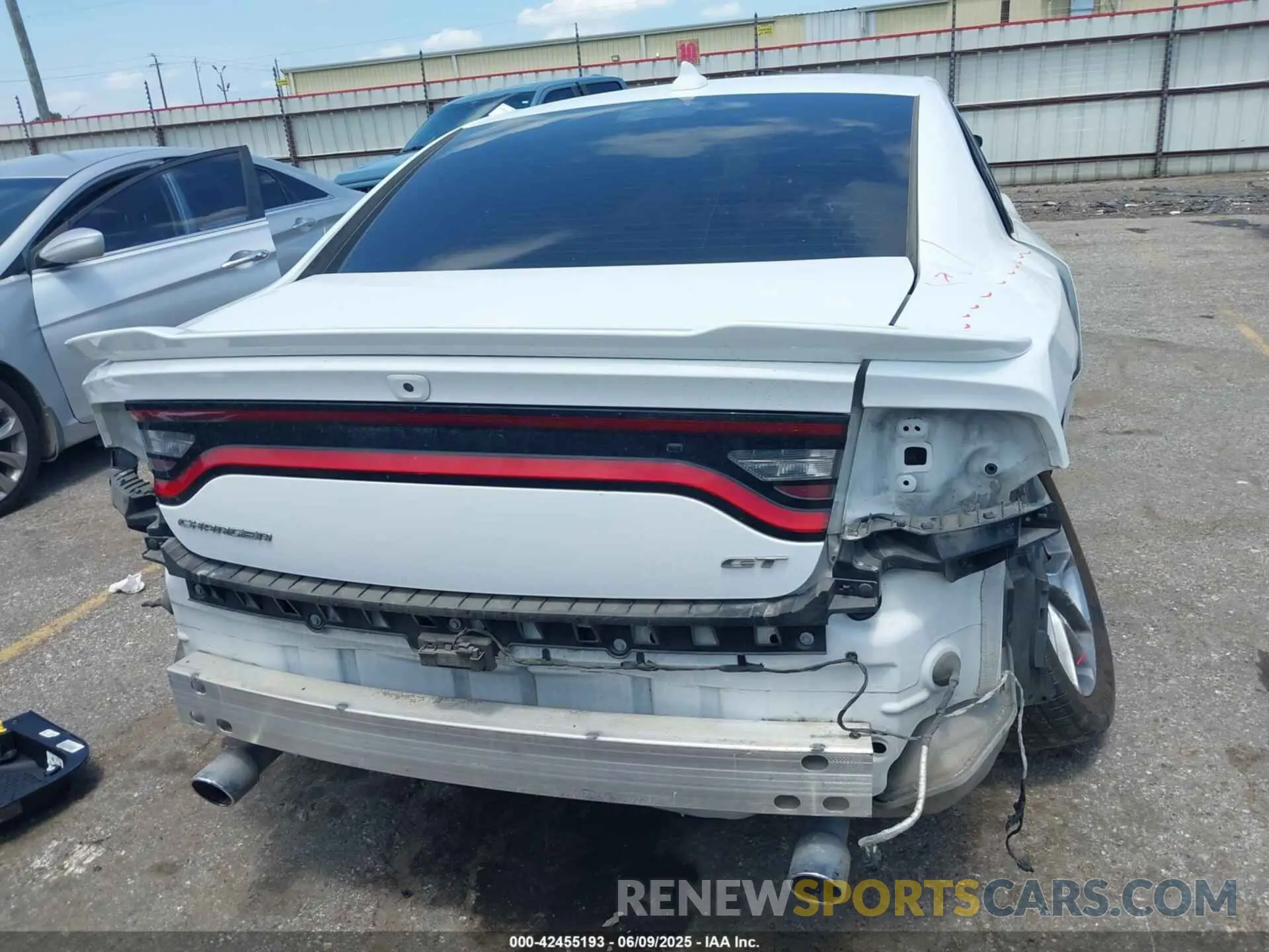 17 Photograph of a damaged car 2C3CDXHG7NH189975 DODGE CHARGER 2022