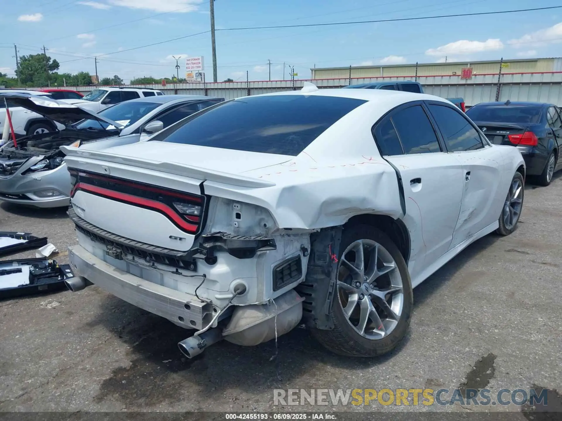4 Photograph of a damaged car 2C3CDXHG7NH189975 DODGE CHARGER 2022