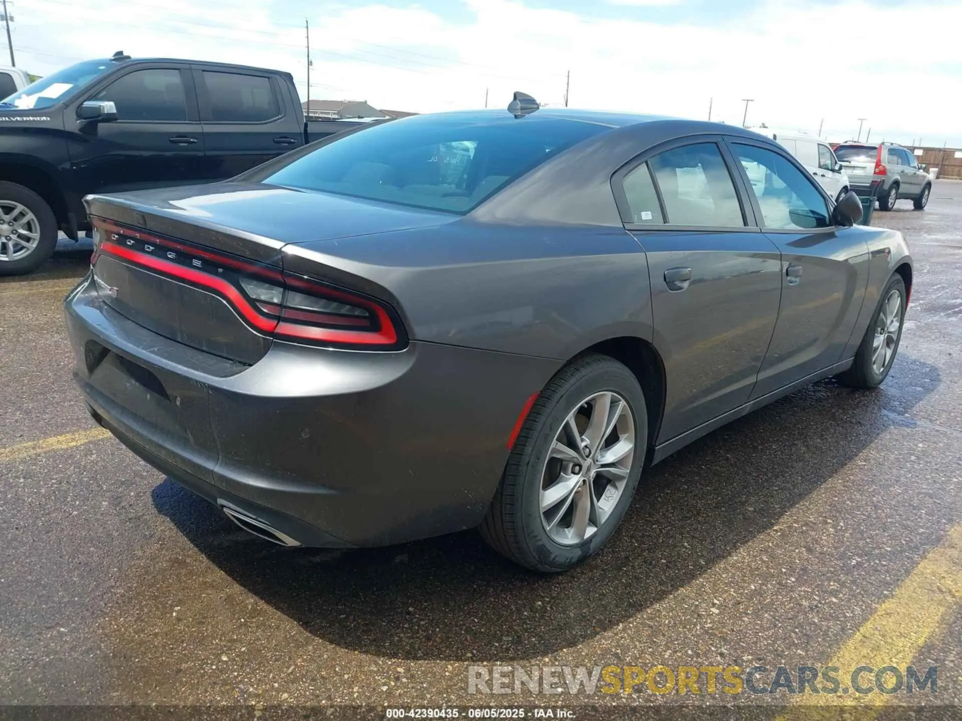 4 Photograph of a damaged car 2C3CDXJG7NH186861 DODGE CHARGER 2022