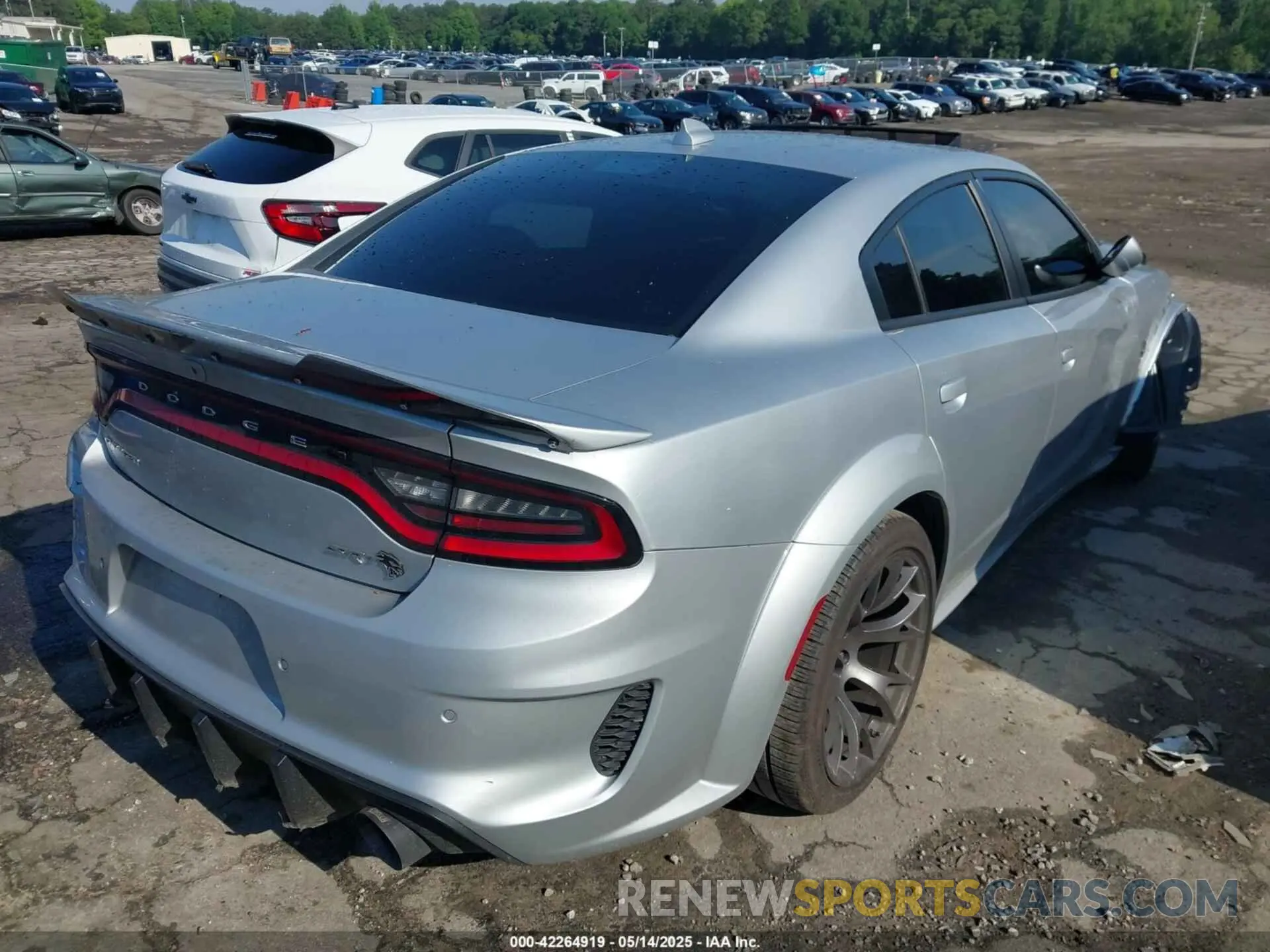 4 Photograph of a damaged car 2C3CDXL91NH187423 DODGE CHARGER 2022