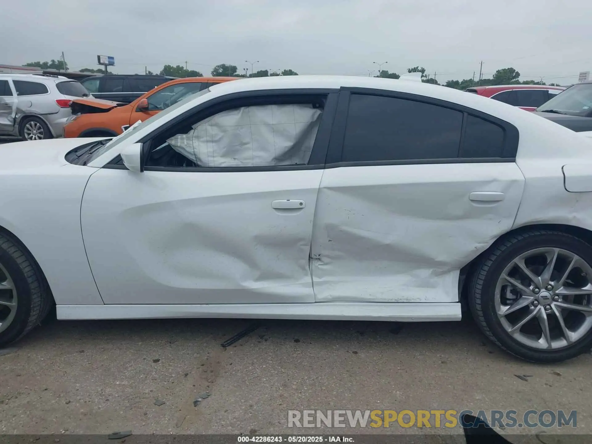 14 Photograph of a damaged car 2C3CDXMG0NH228735 DODGE CHARGER 2022
