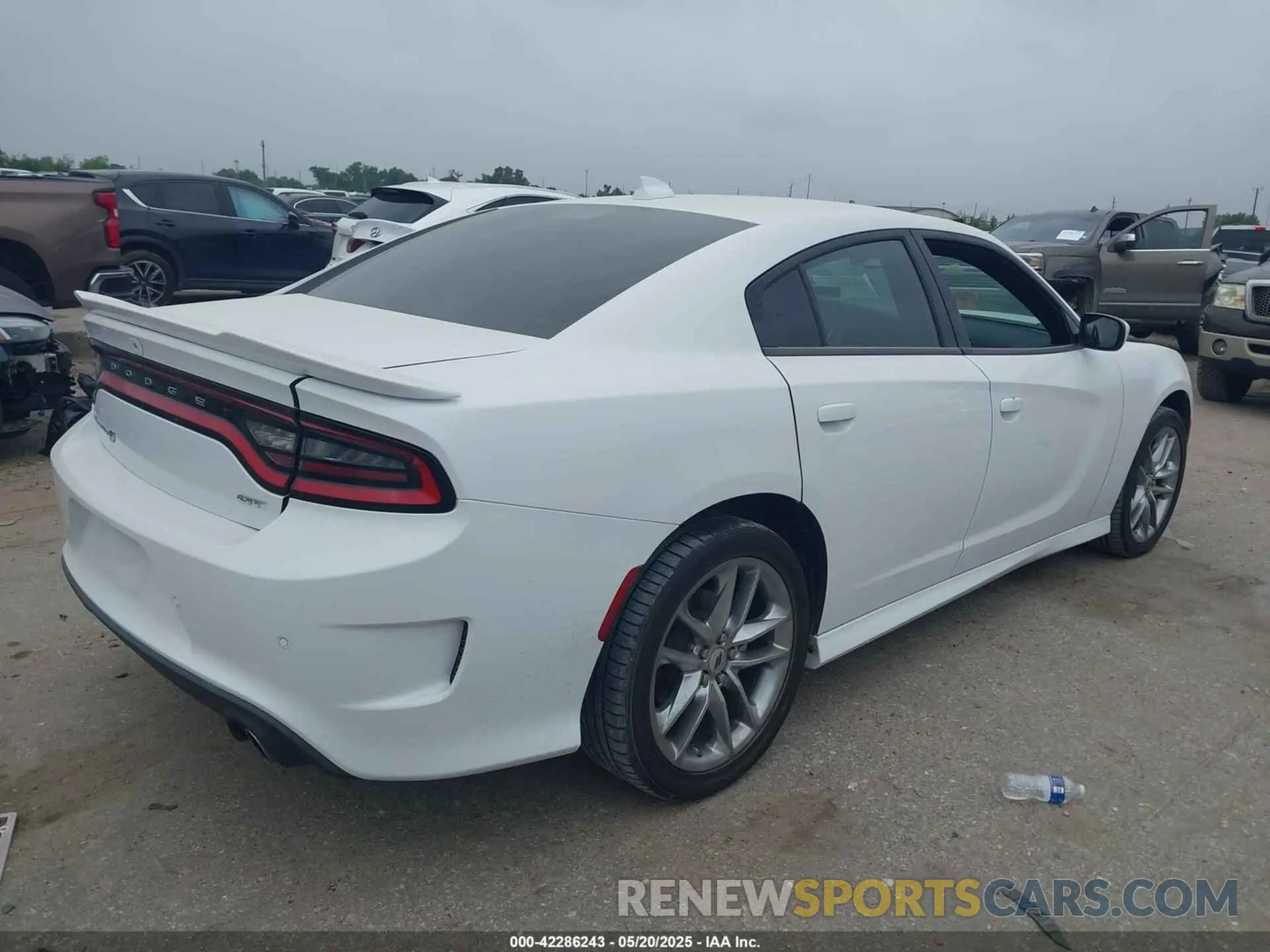 4 Photograph of a damaged car 2C3CDXMG0NH228735 DODGE CHARGER 2022