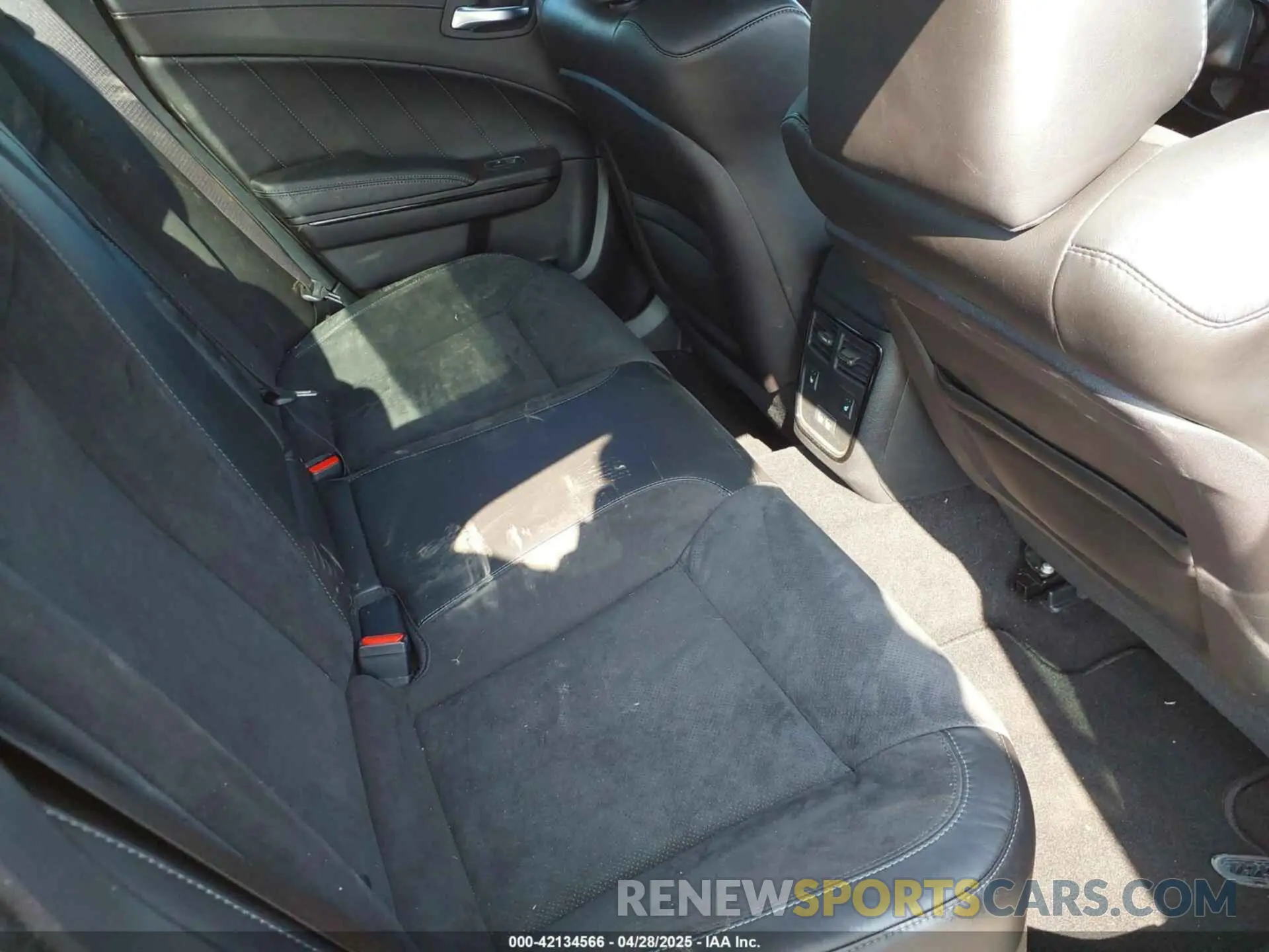 8 Photograph of a damaged car 2C3CDXMG6NH203662 DODGE CHARGER 2022