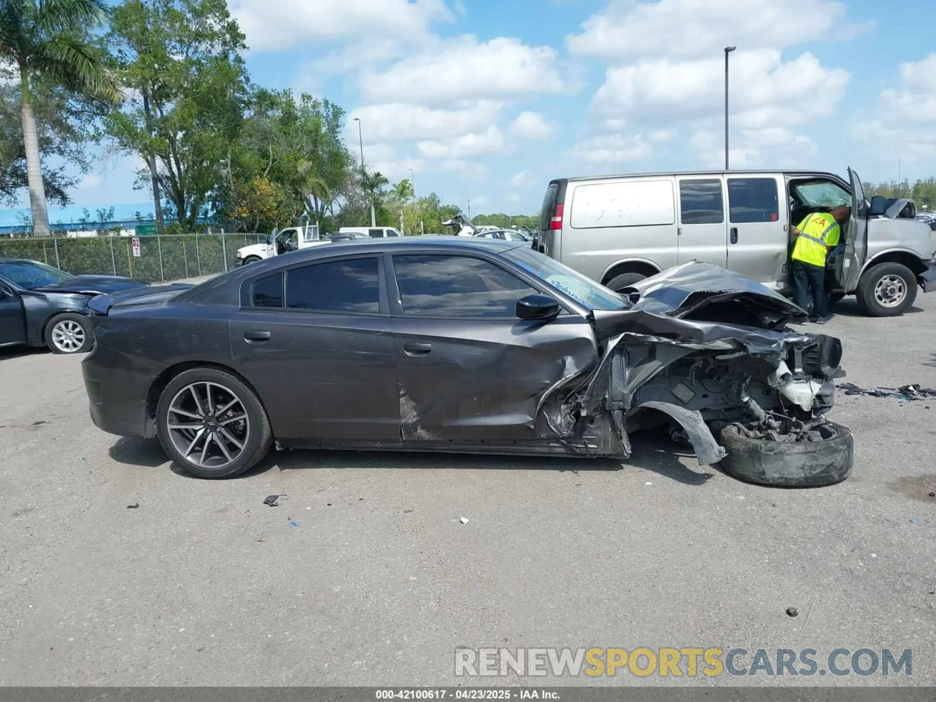 12 Фотография поврежденного автомобиля 2C3CDXCT1PH555663 DODGE CHARGER 2023