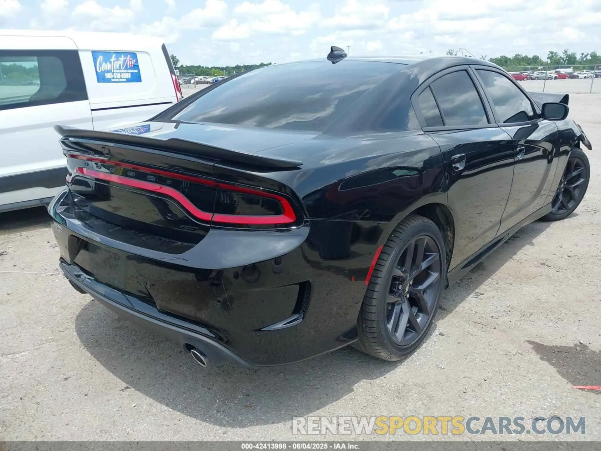 4 Photograph of a damaged car 2C3CDXHG7PH622679 DODGE CHARGER 2023