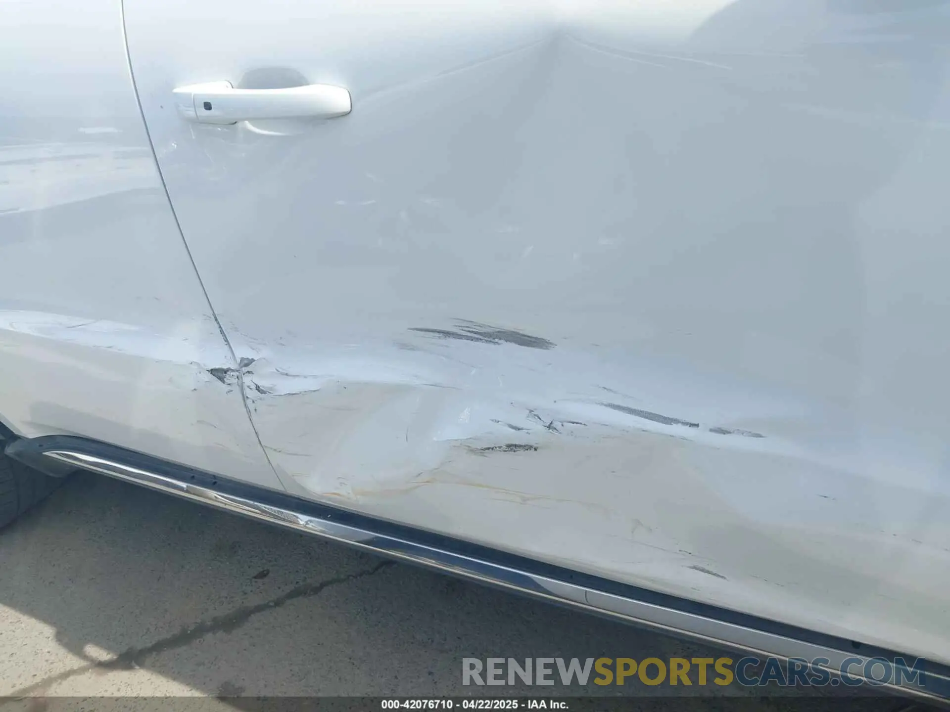 17 Photograph of a damaged car 1C4RDHAG6KC824589 DODGE DURANGO 2019