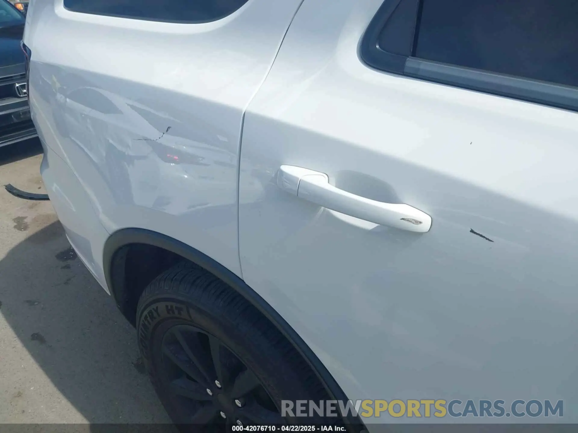18 Photograph of a damaged car 1C4RDHAG6KC824589 DODGE DURANGO 2019