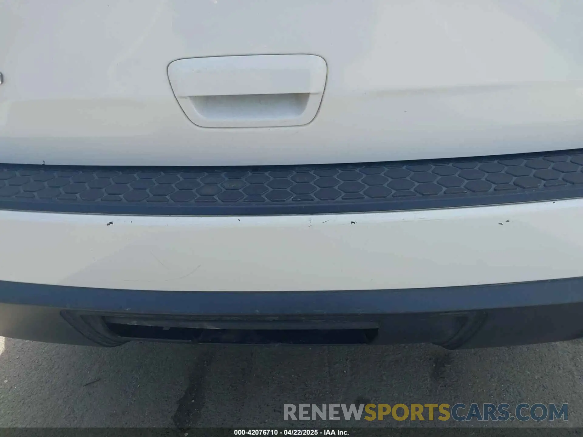 19 Photograph of a damaged car 1C4RDHAG6KC824589 DODGE DURANGO 2019