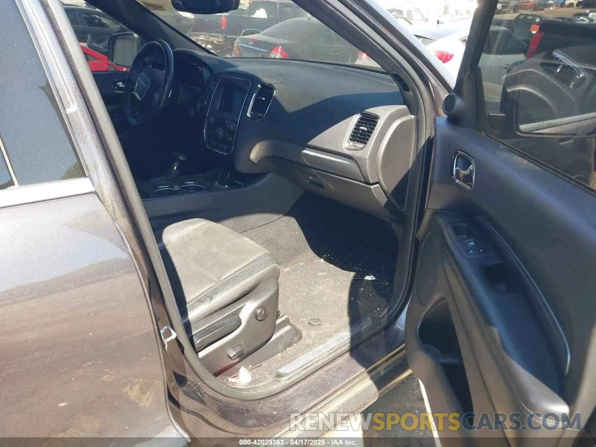 5 Photograph of a damaged car 1C4RDHDG1KC675844 DODGE DURANGO 2019