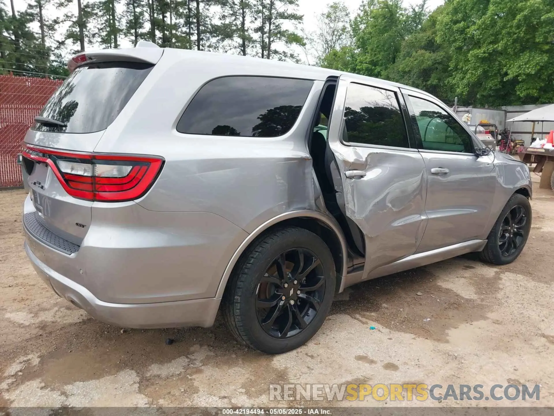 4 Photograph of a damaged car 1C4RDHDG4KC743747 DODGE DURANGO 2019