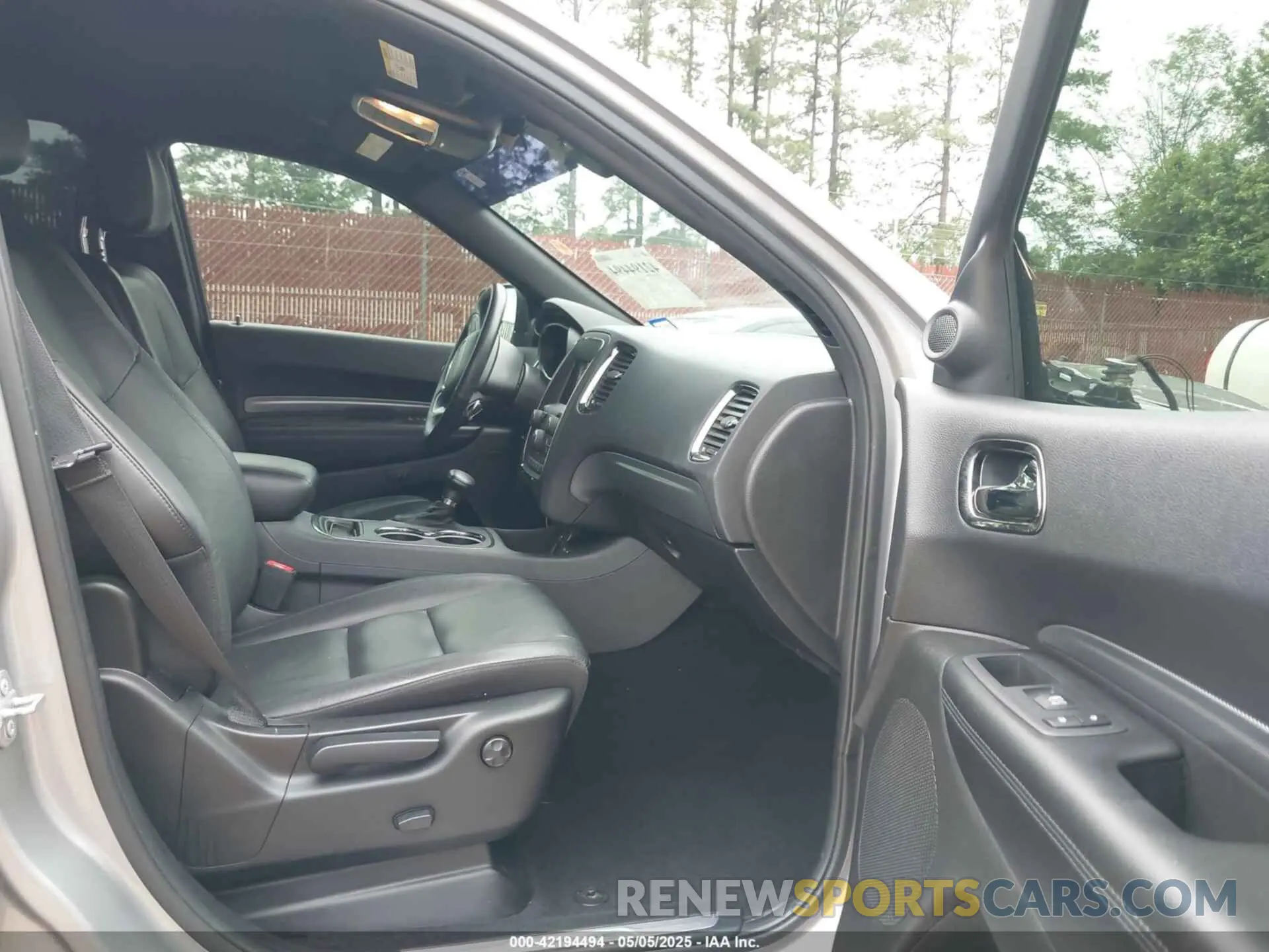 5 Photograph of a damaged car 1C4RDHDG4KC743747 DODGE DURANGO 2019