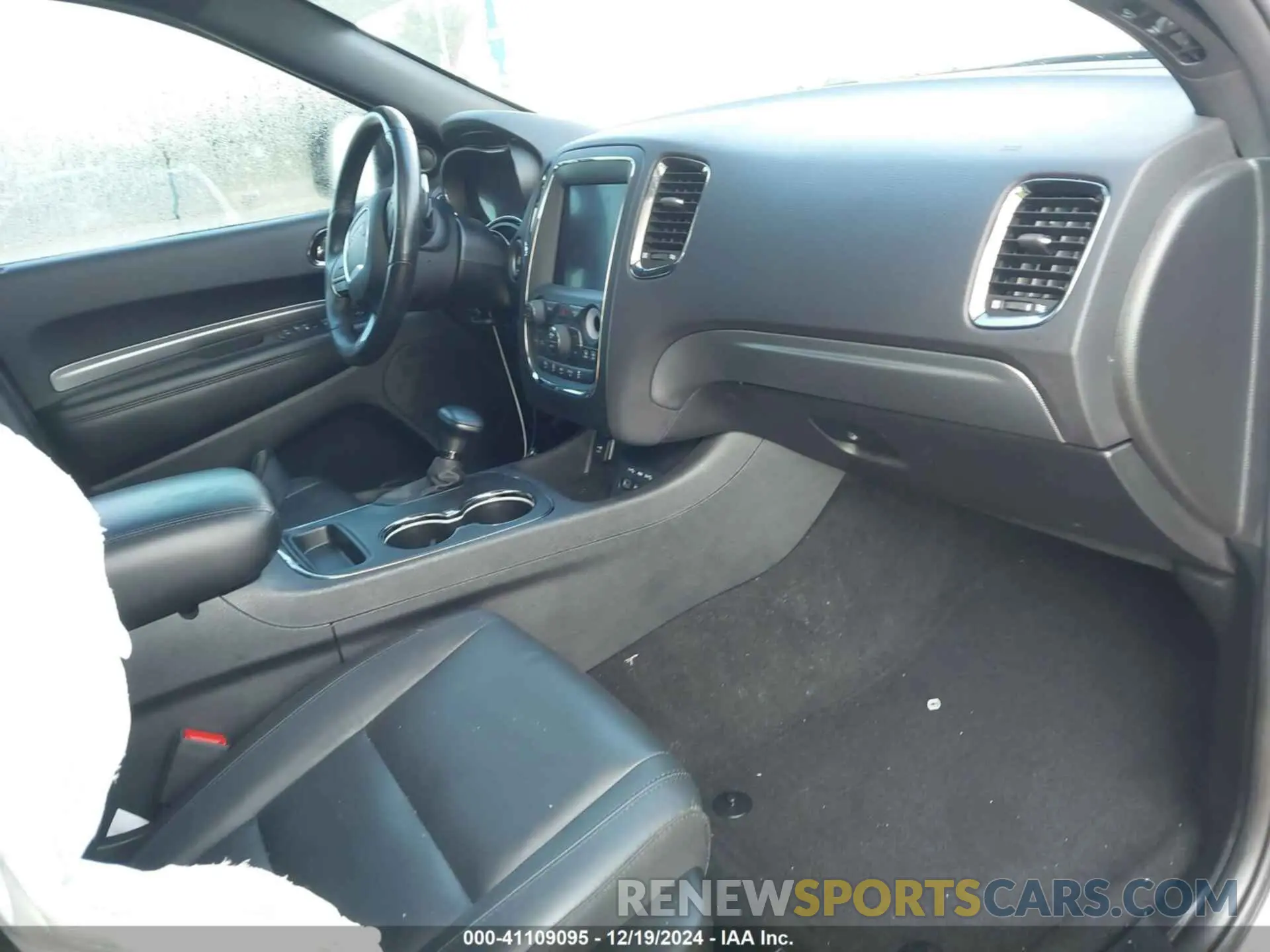 5 Photograph of a damaged car 1C4RDHDG4KC845923 DODGE DURANGO 2019