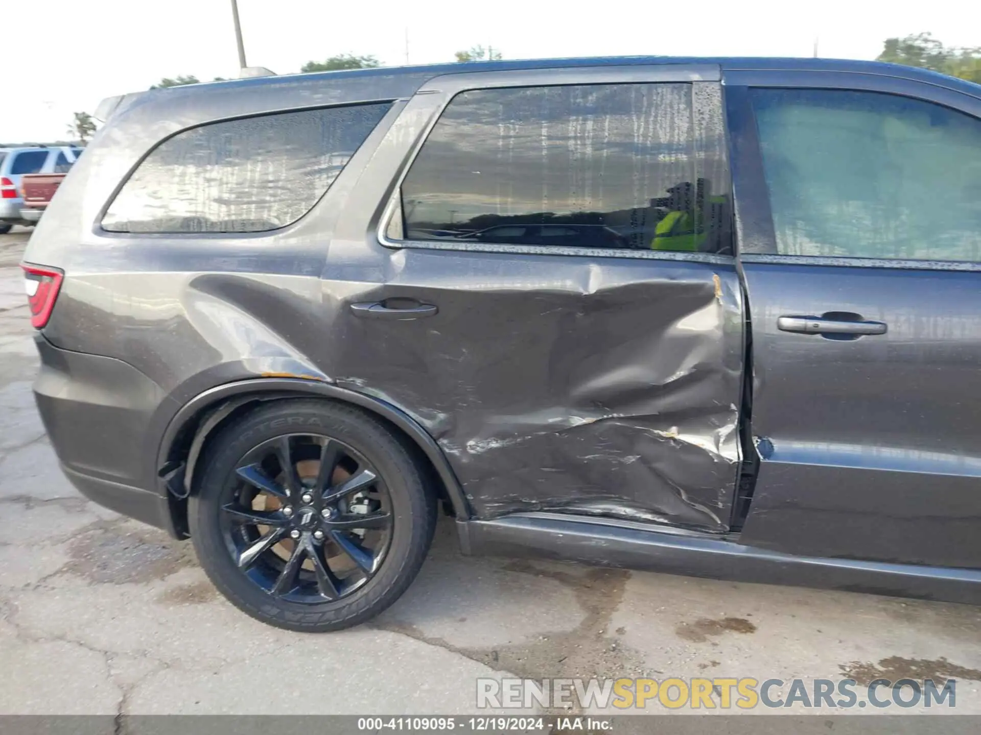 6 Photograph of a damaged car 1C4RDHDG4KC845923 DODGE DURANGO 2019