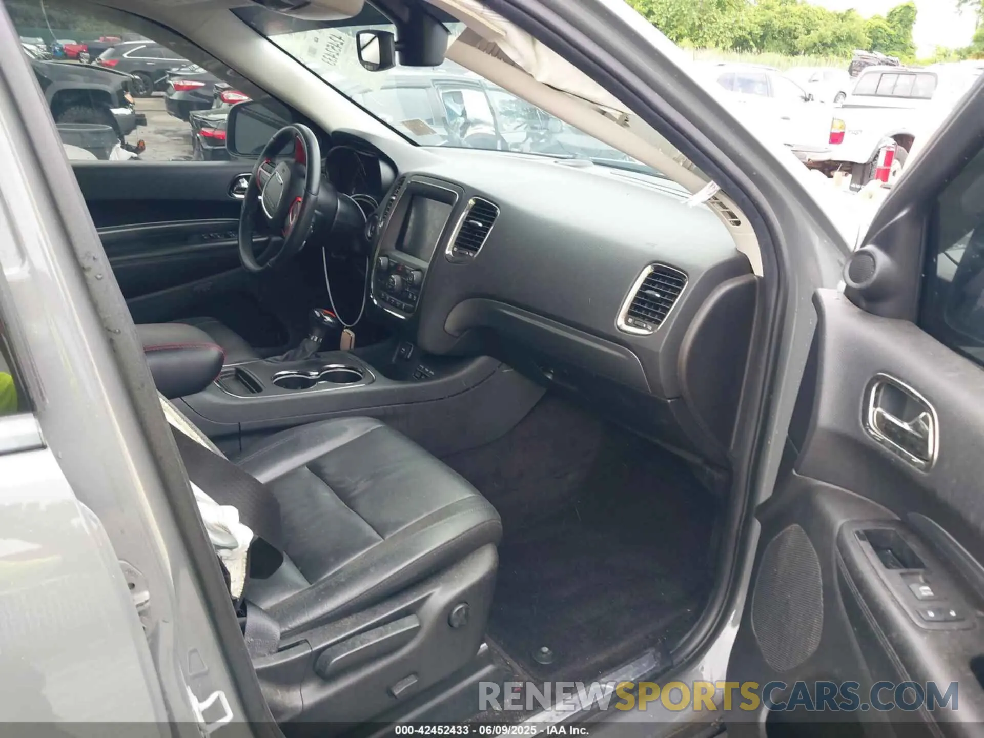5 Photograph of a damaged car 1C4RDJDG1KC606577 DODGE DURANGO 2019