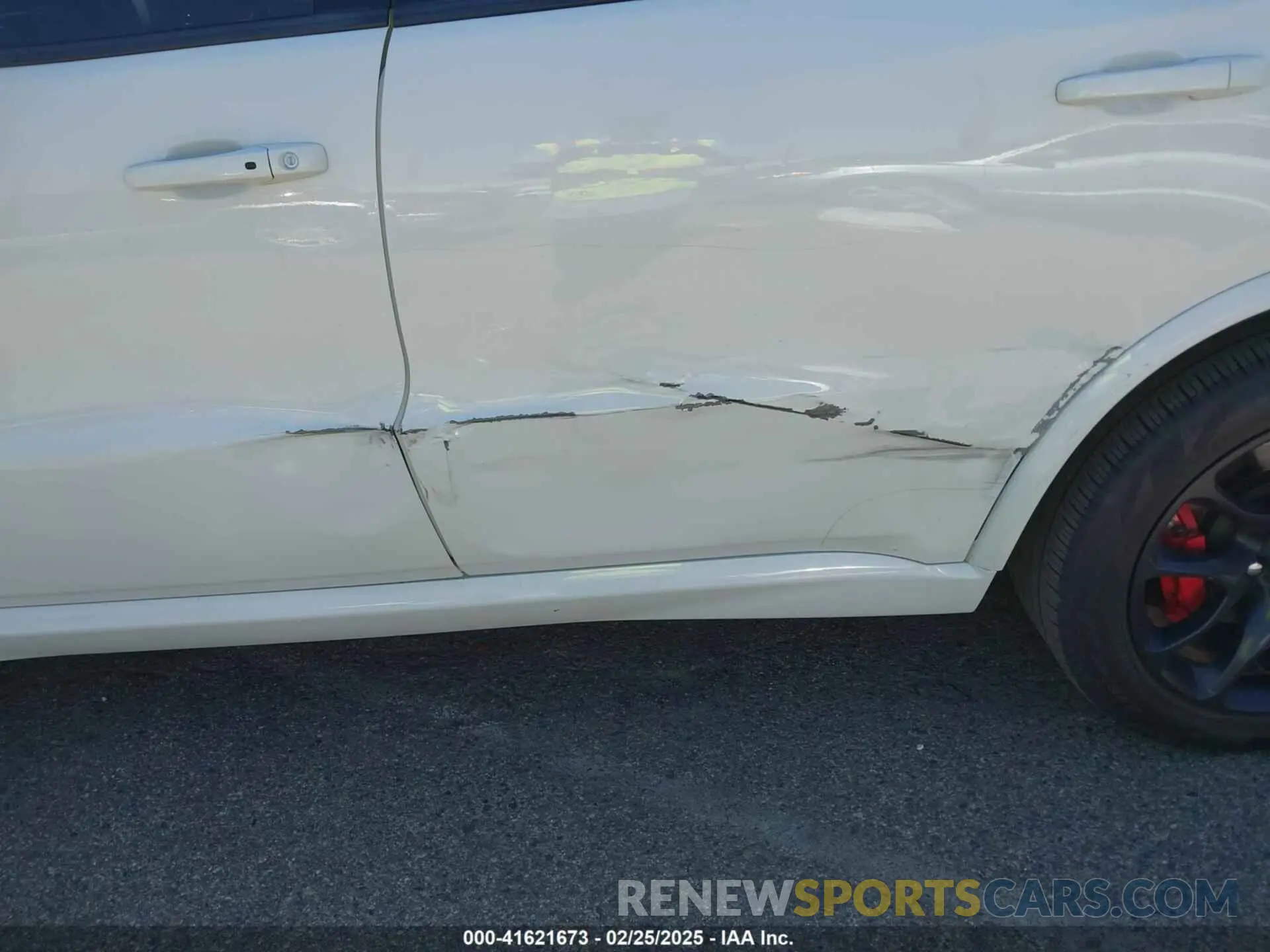 6 Photograph of a damaged car 1C4SDJH98MC822779 DODGE DURANGO 2021